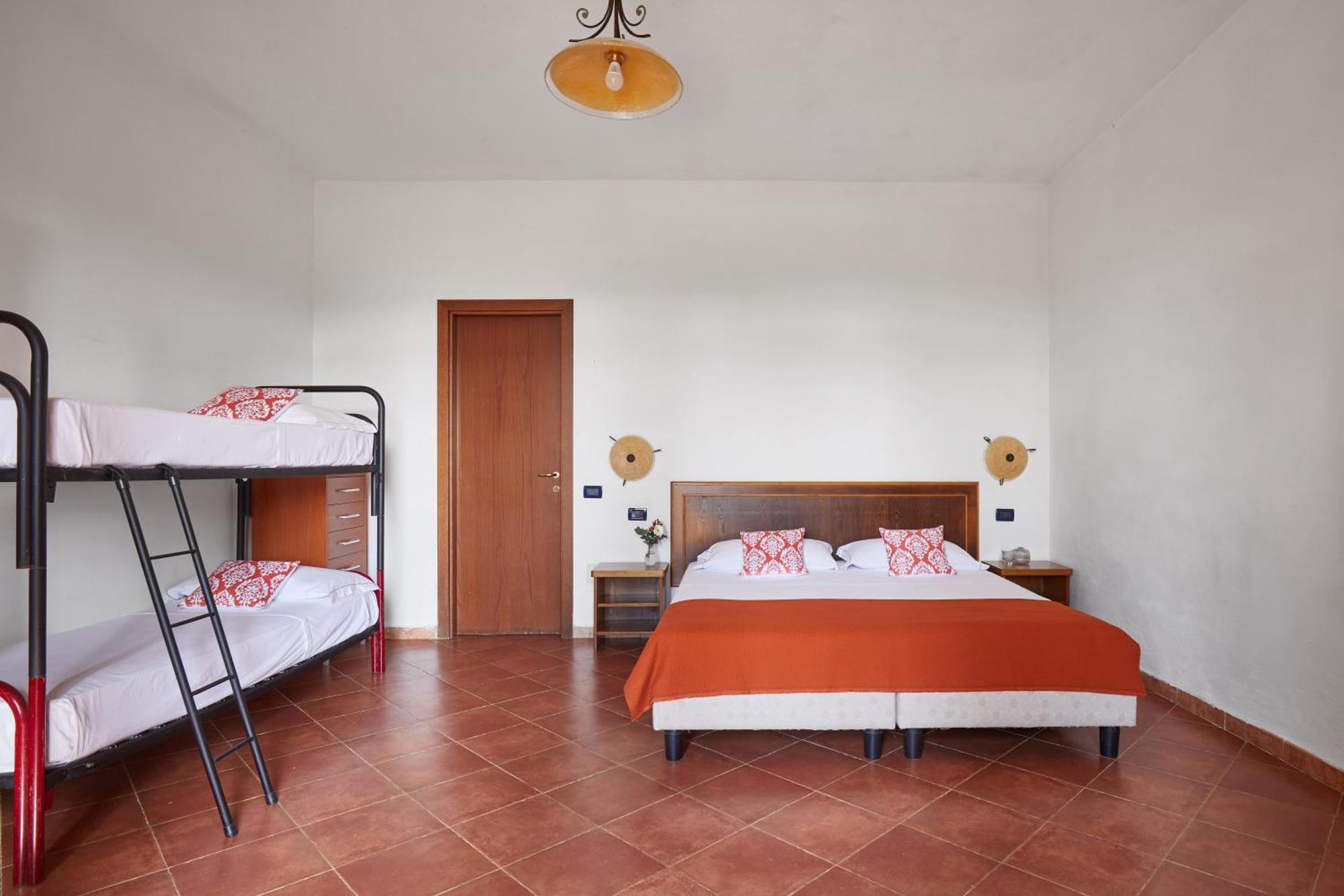 Doppel-/Zweibettzimmer mit eigener Terrasse