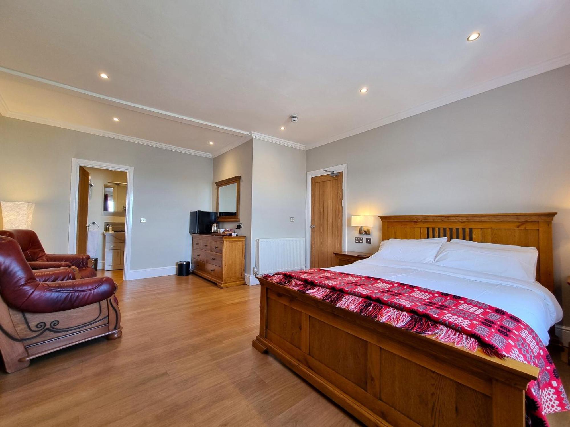 Deluxe King Room,1578404822:JPEG