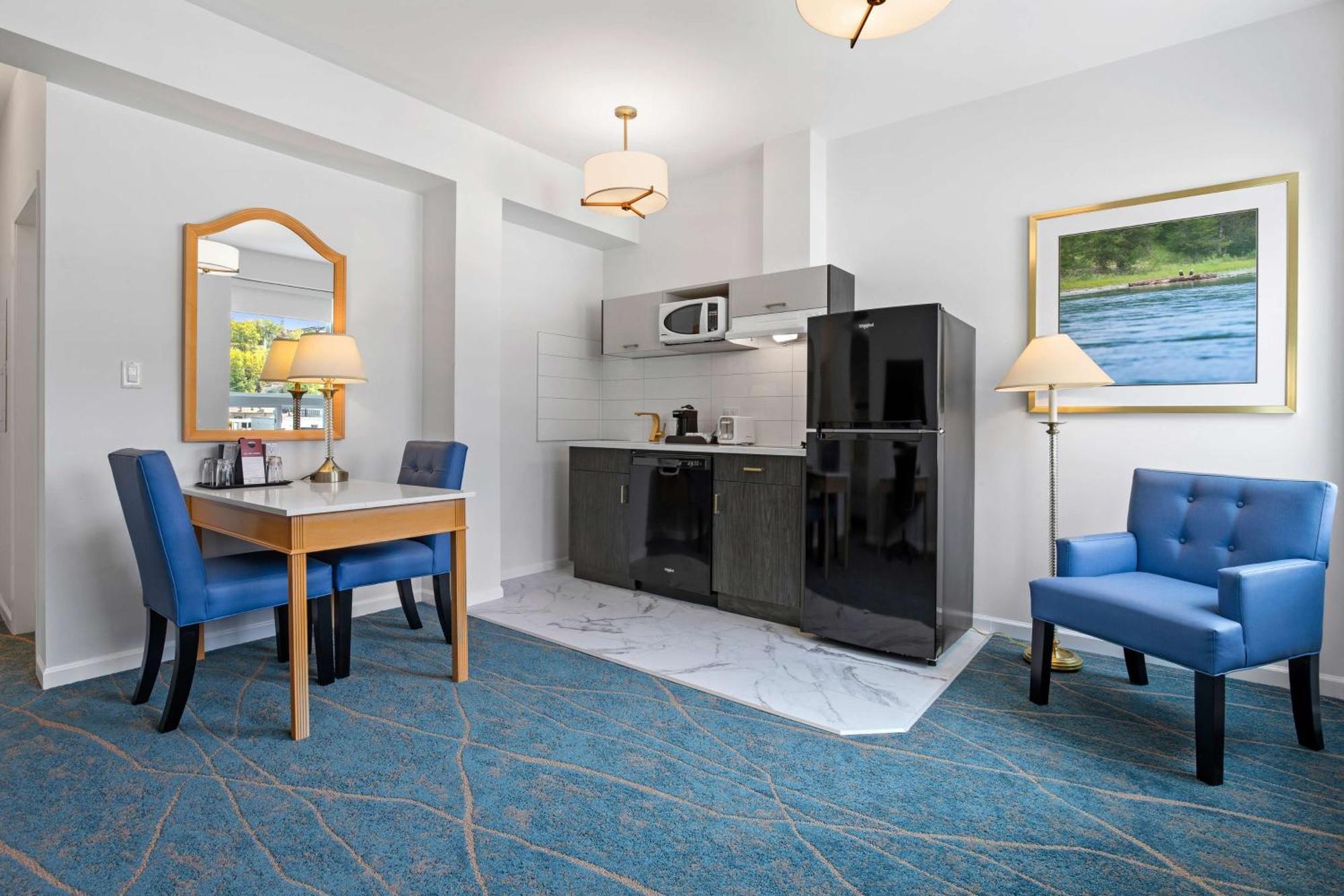 King Suite with Sofa Bed, Kitchen and Living Room - Non-Smoking