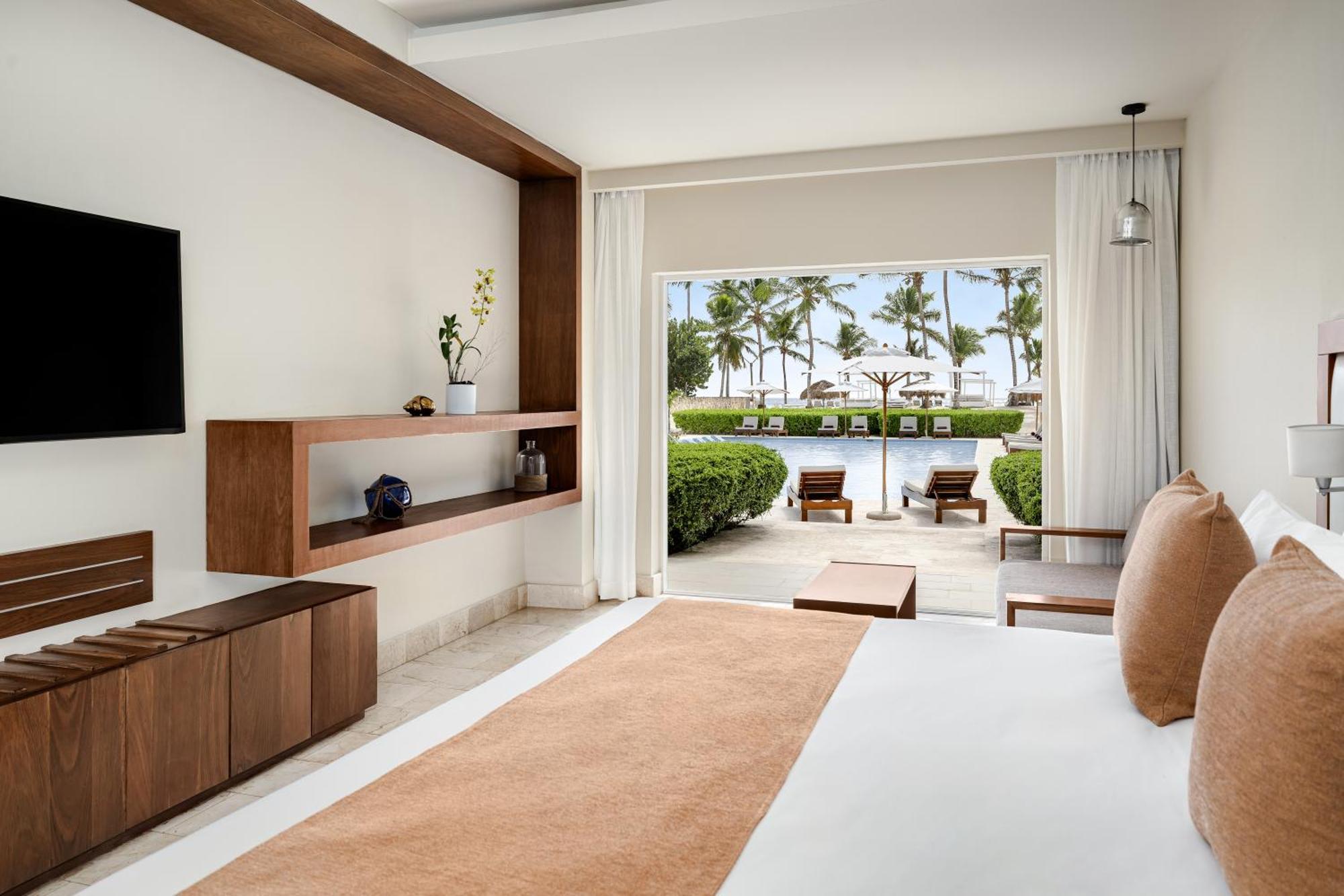 Sun Club Junior Suite Pool Access Ocean View,1583350542:JPEG