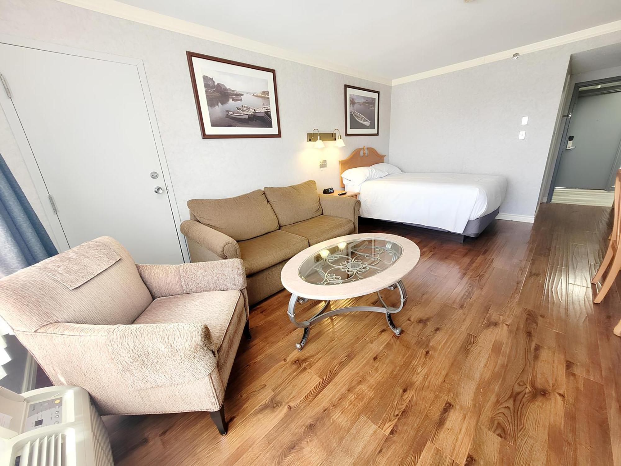 Deluxe Queen Room