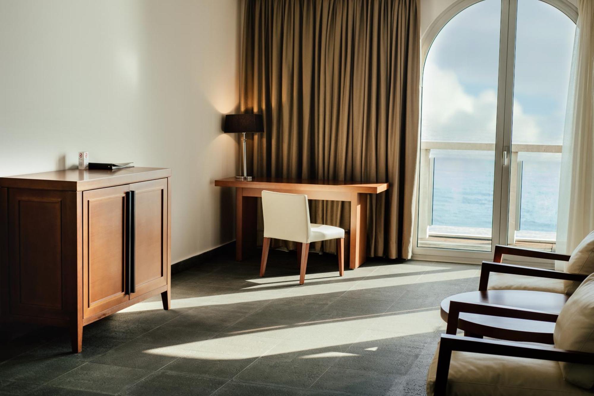 Luxury Suite with Sea View