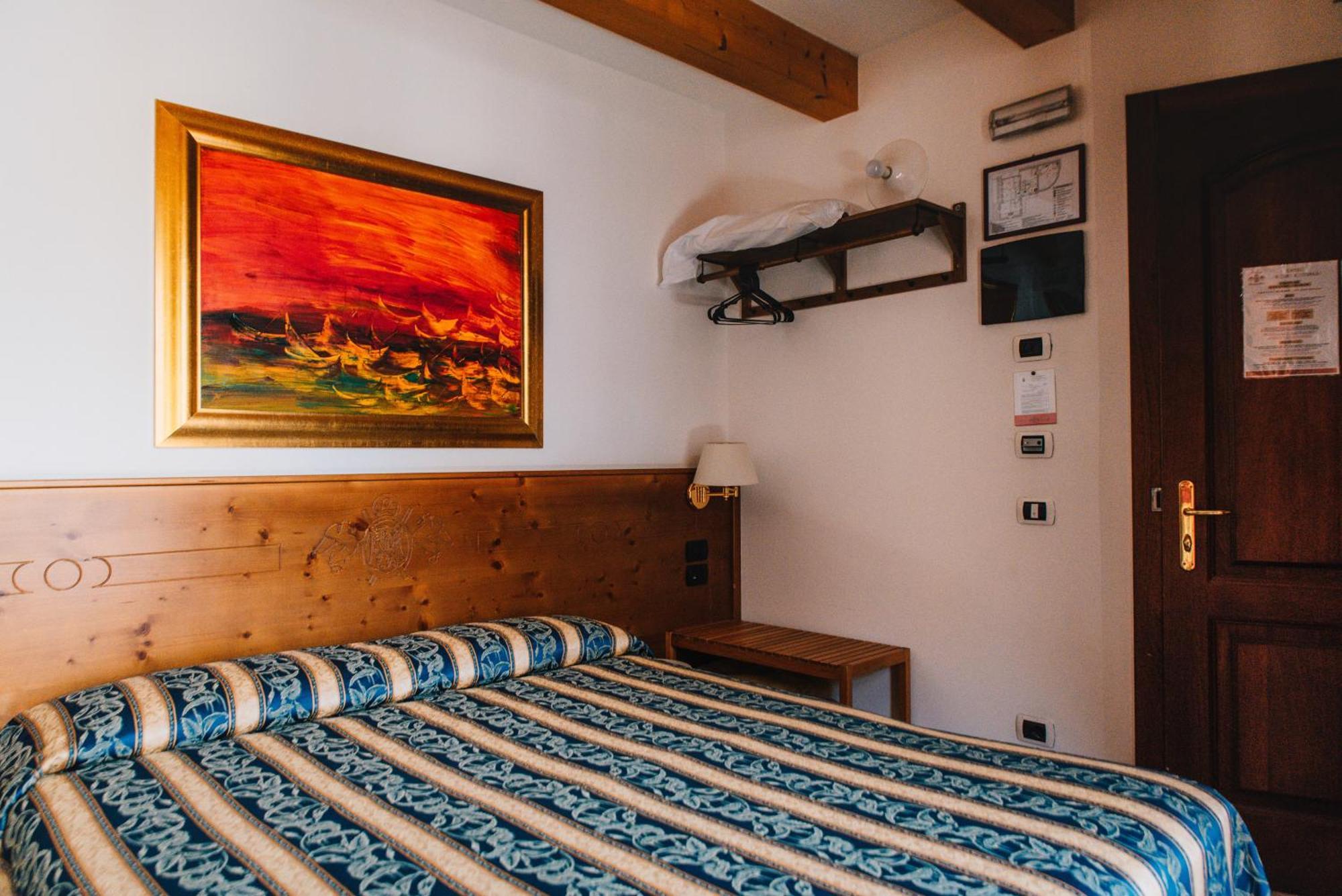 Small Double Room,1586121632:JPEG