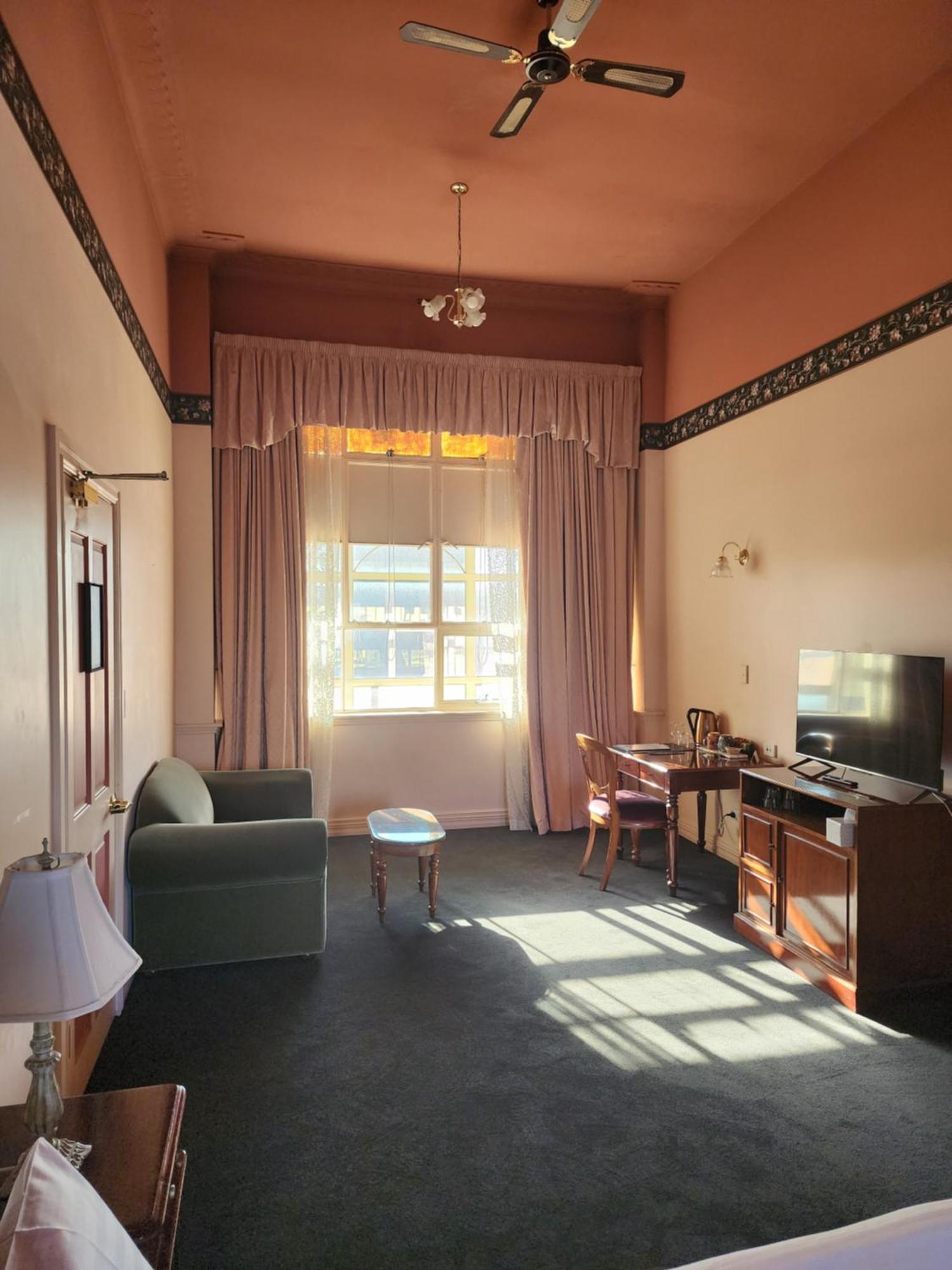 Queen Heritage Room