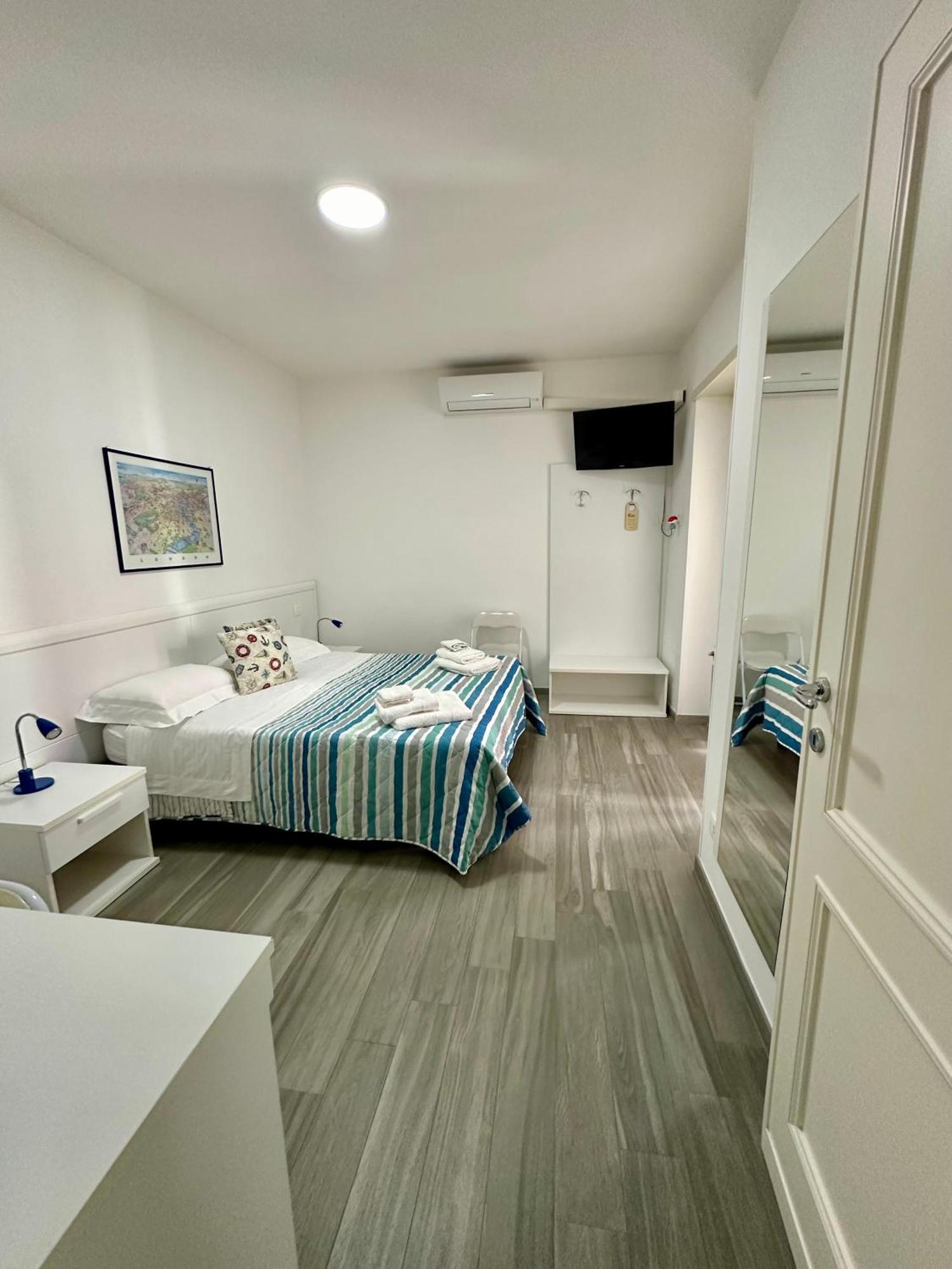 Double or Twin Room,1586147798:JPEG