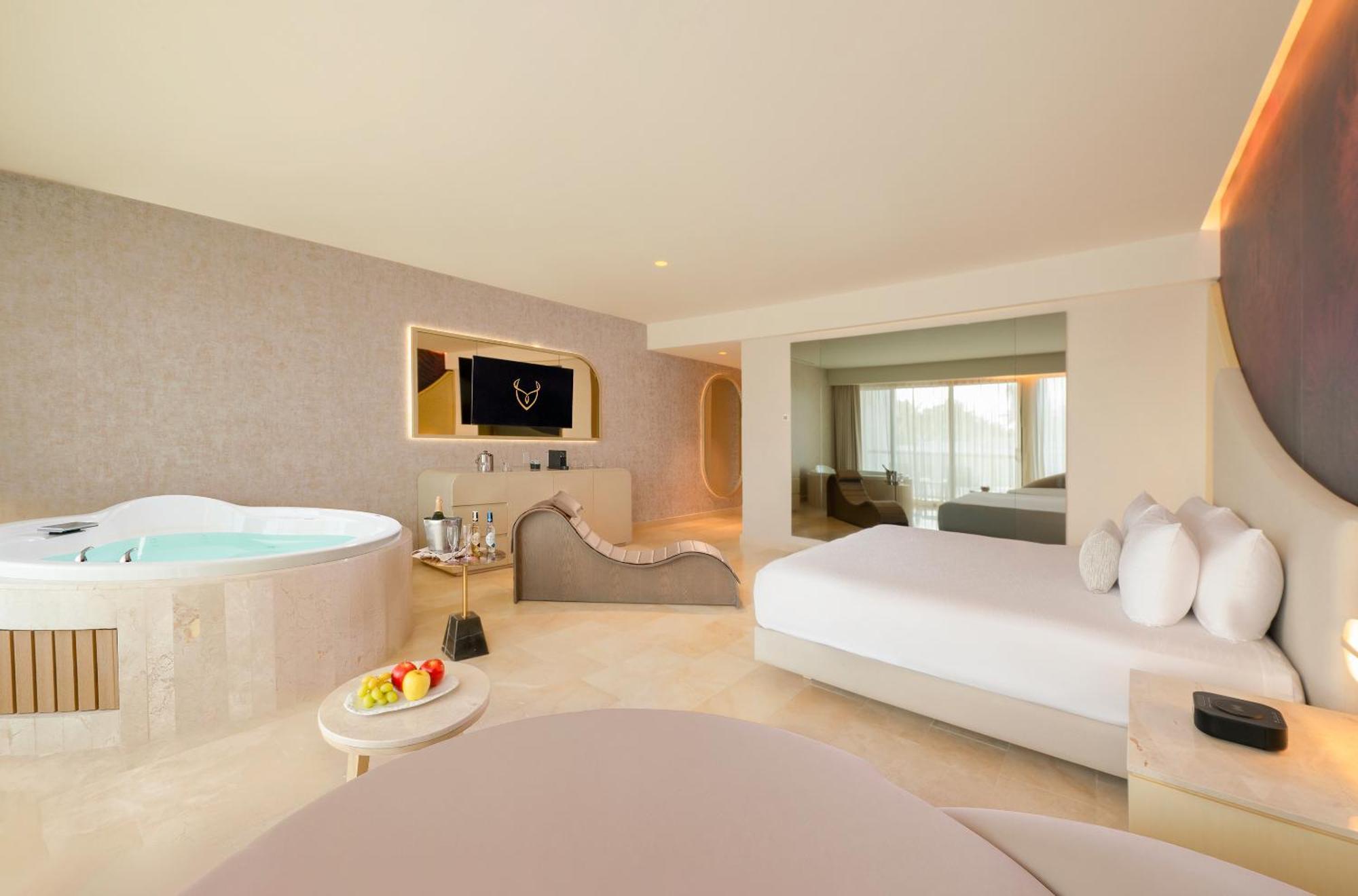 Suite Seductive con vistas a la piscina y Jacuzzi® - Sección Eden