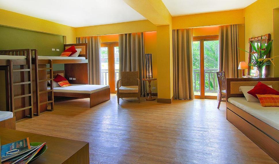 Dormitory Room (6 Adults)