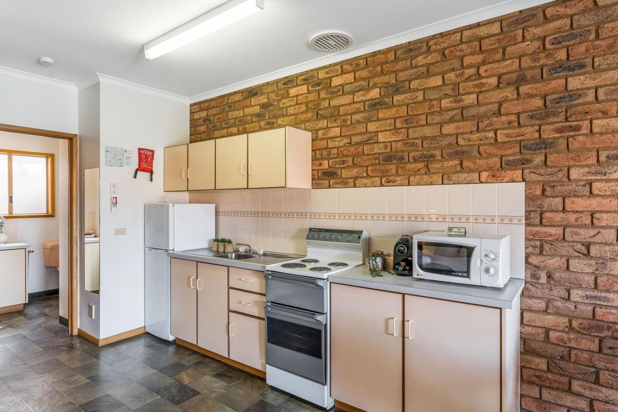 Standard Studio Unit 1BR – 4B,1587511218:JPEG