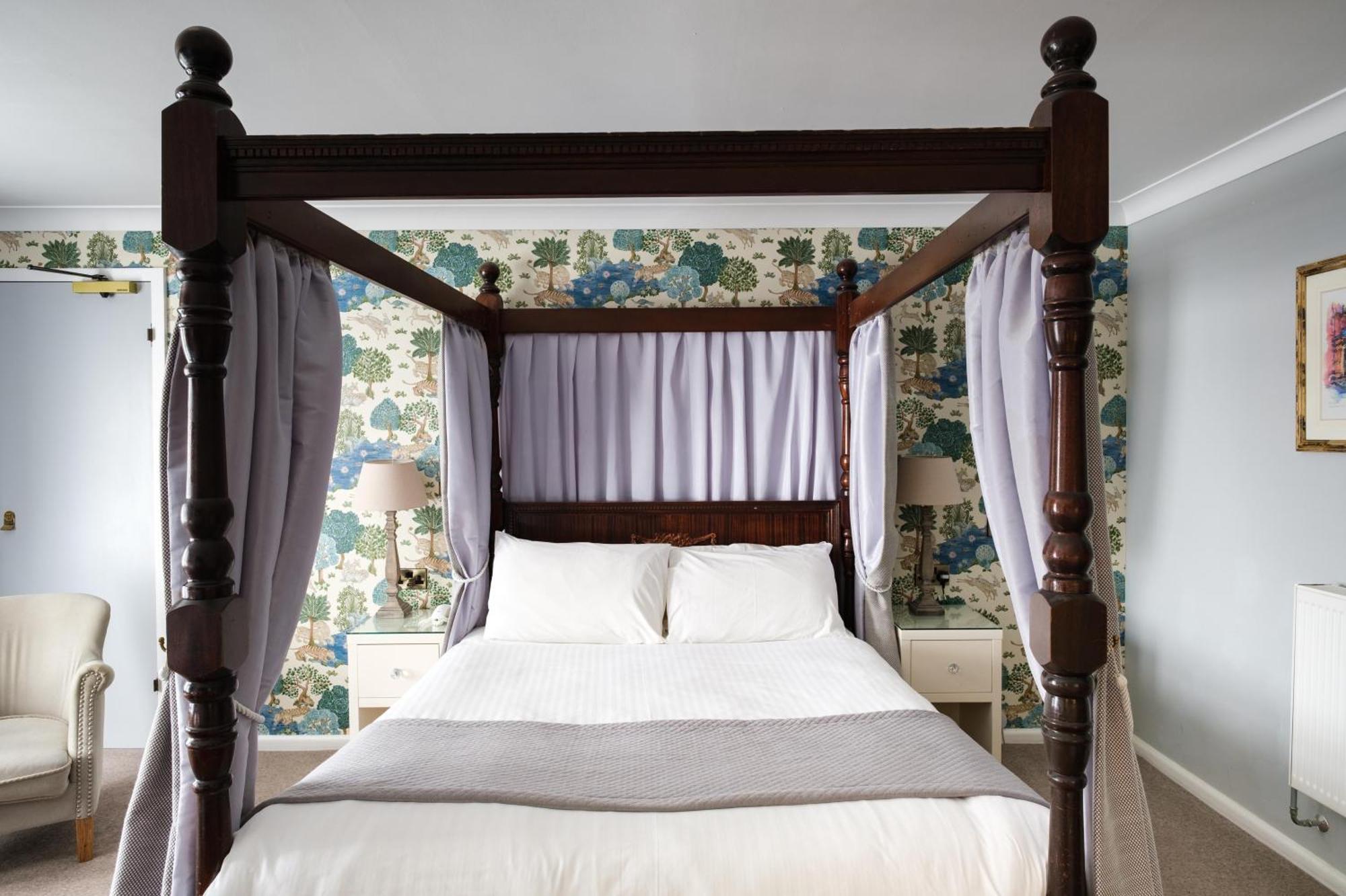 Superior Double Room Four Poster Bed Non-Smoking