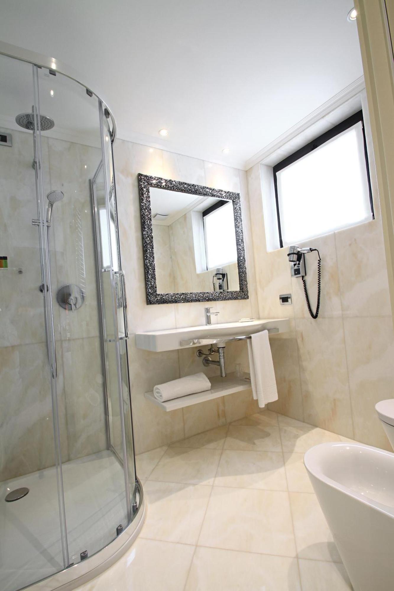 Deluxe Single Room