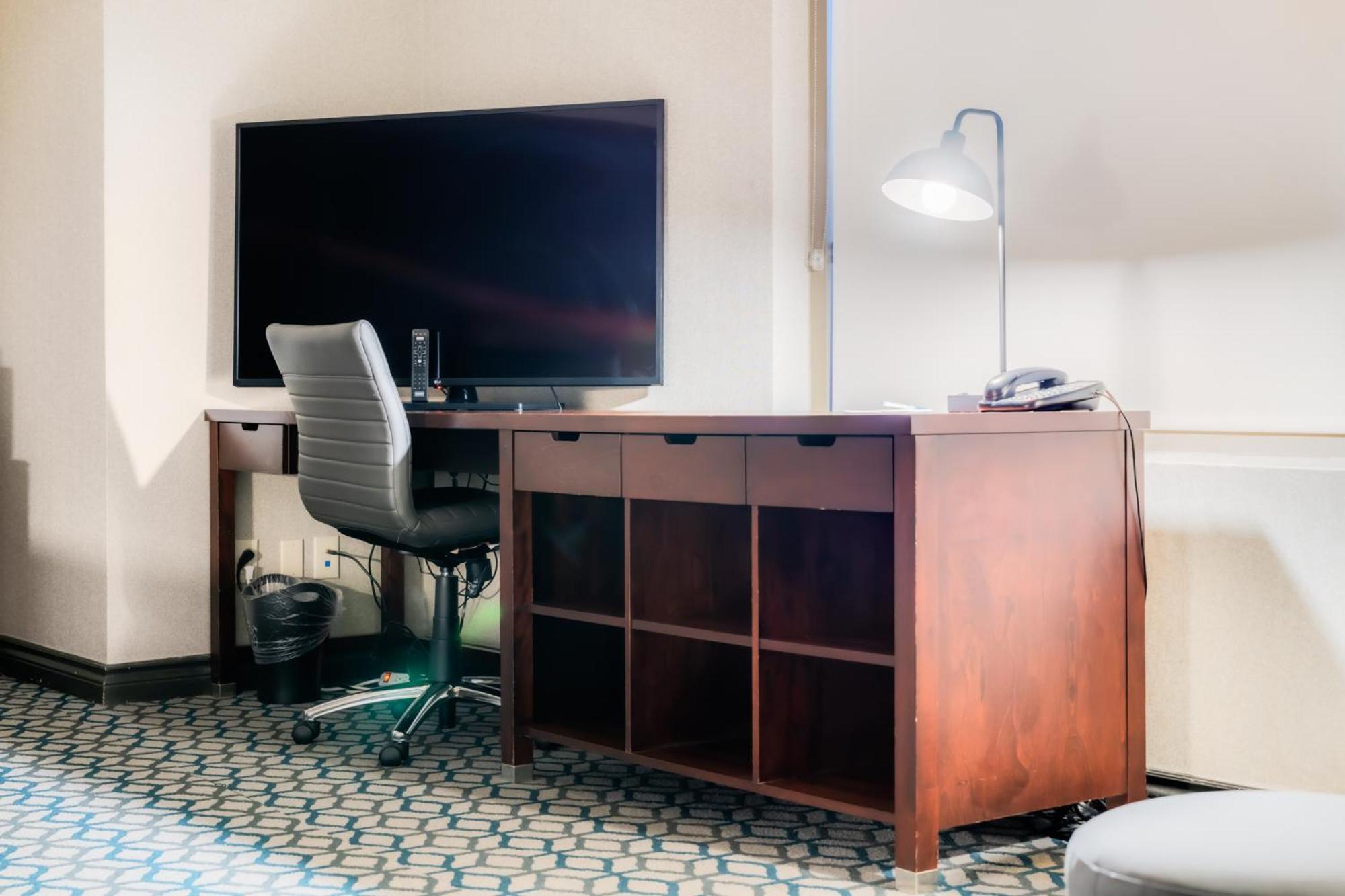 Habitación con 2 camas grandes y vistas a la ciudad (planta superior) - No fumadores