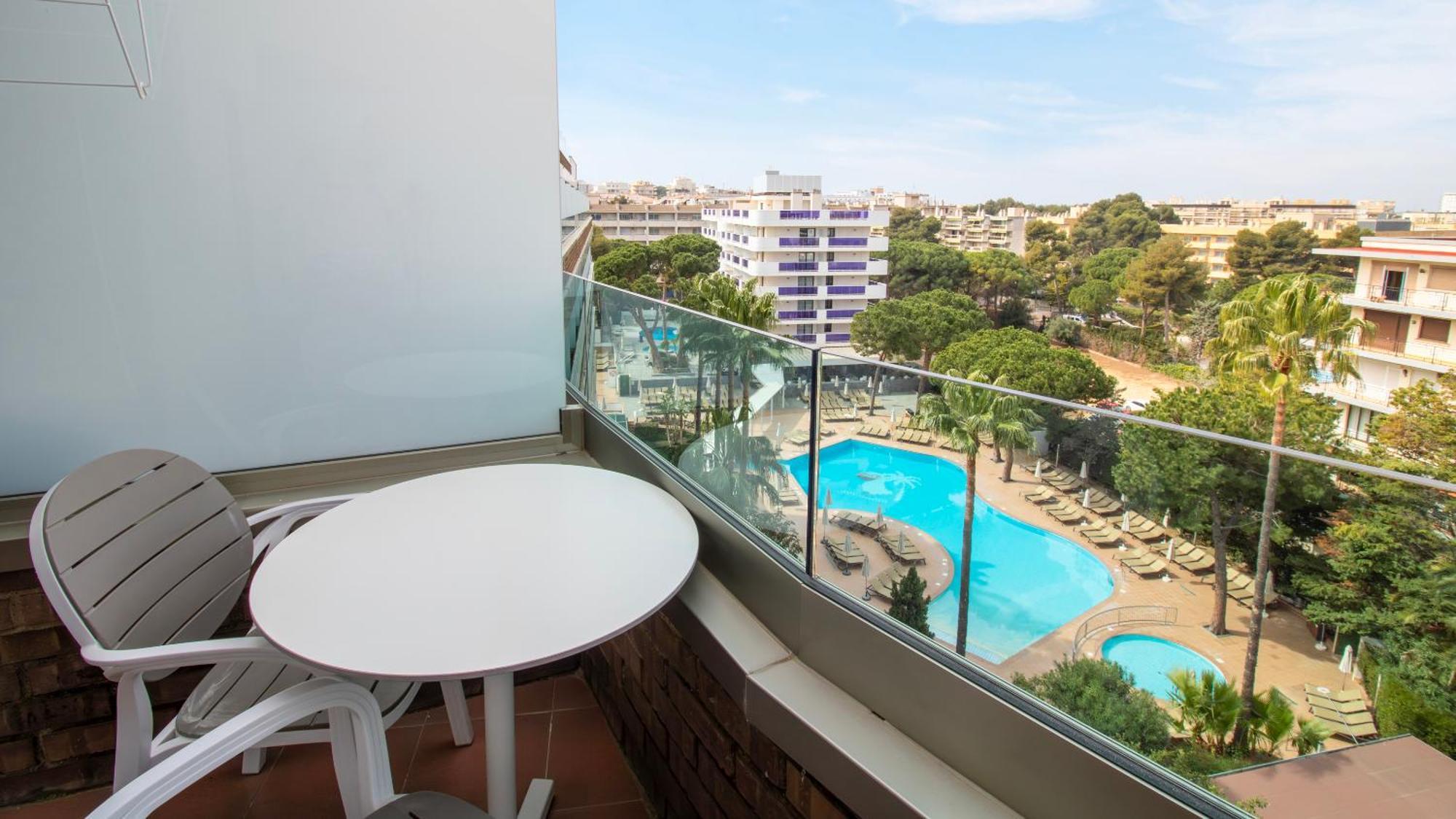 Premium Comfort Pool View