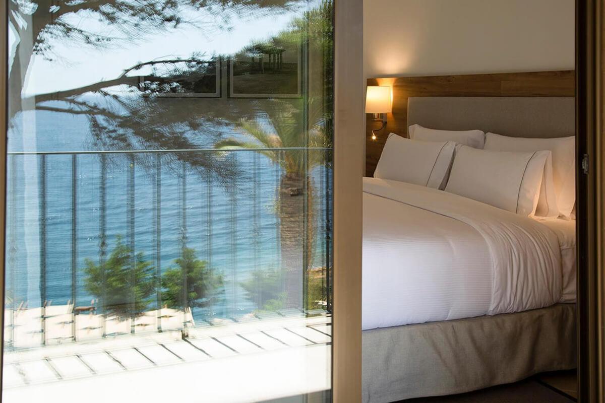 Camera Matrimoniale/Doppia con Letti Singoli con Letto Supplementare e Vista Mare