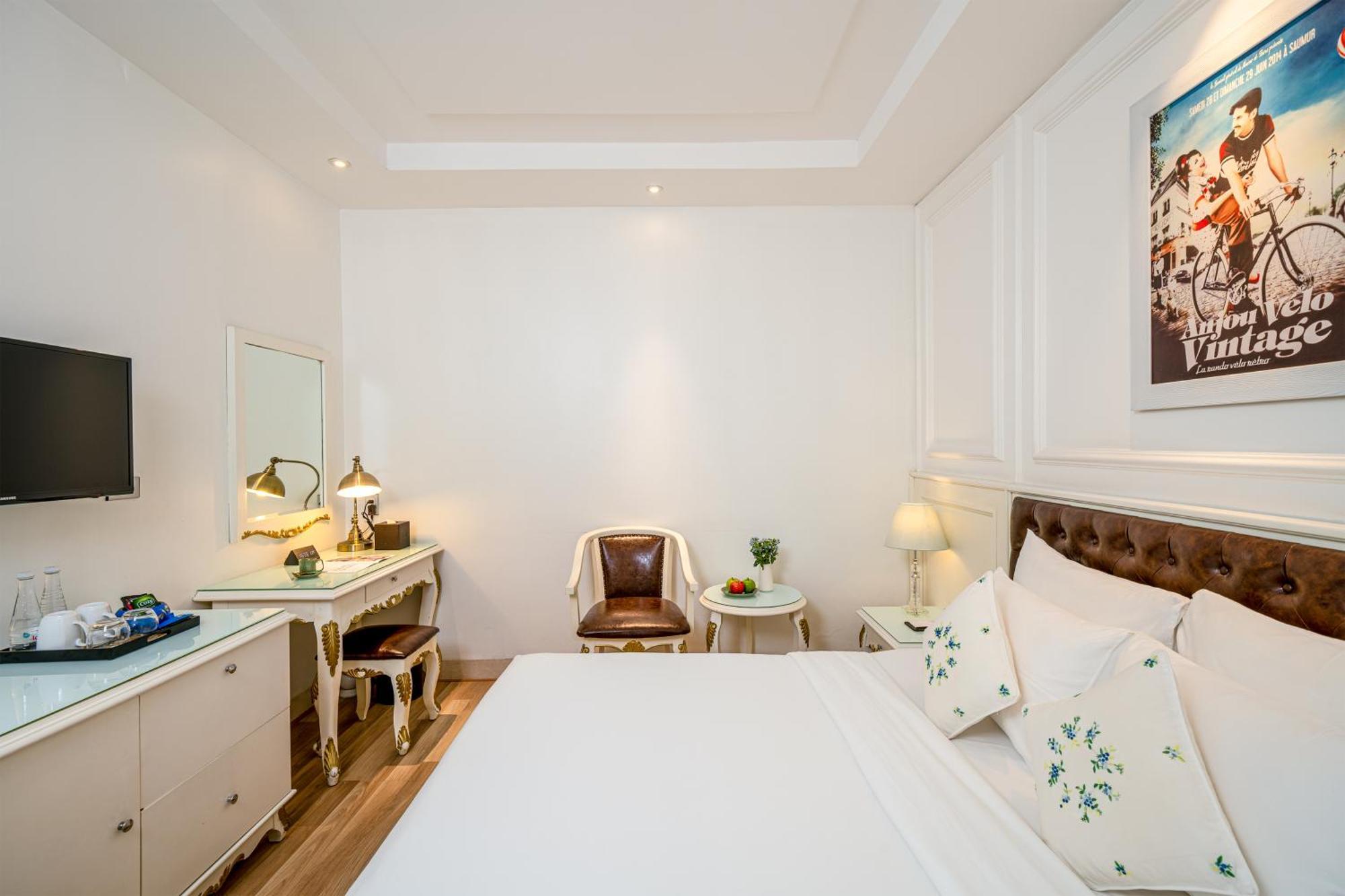 Saigon Tranquil Deluxe Room