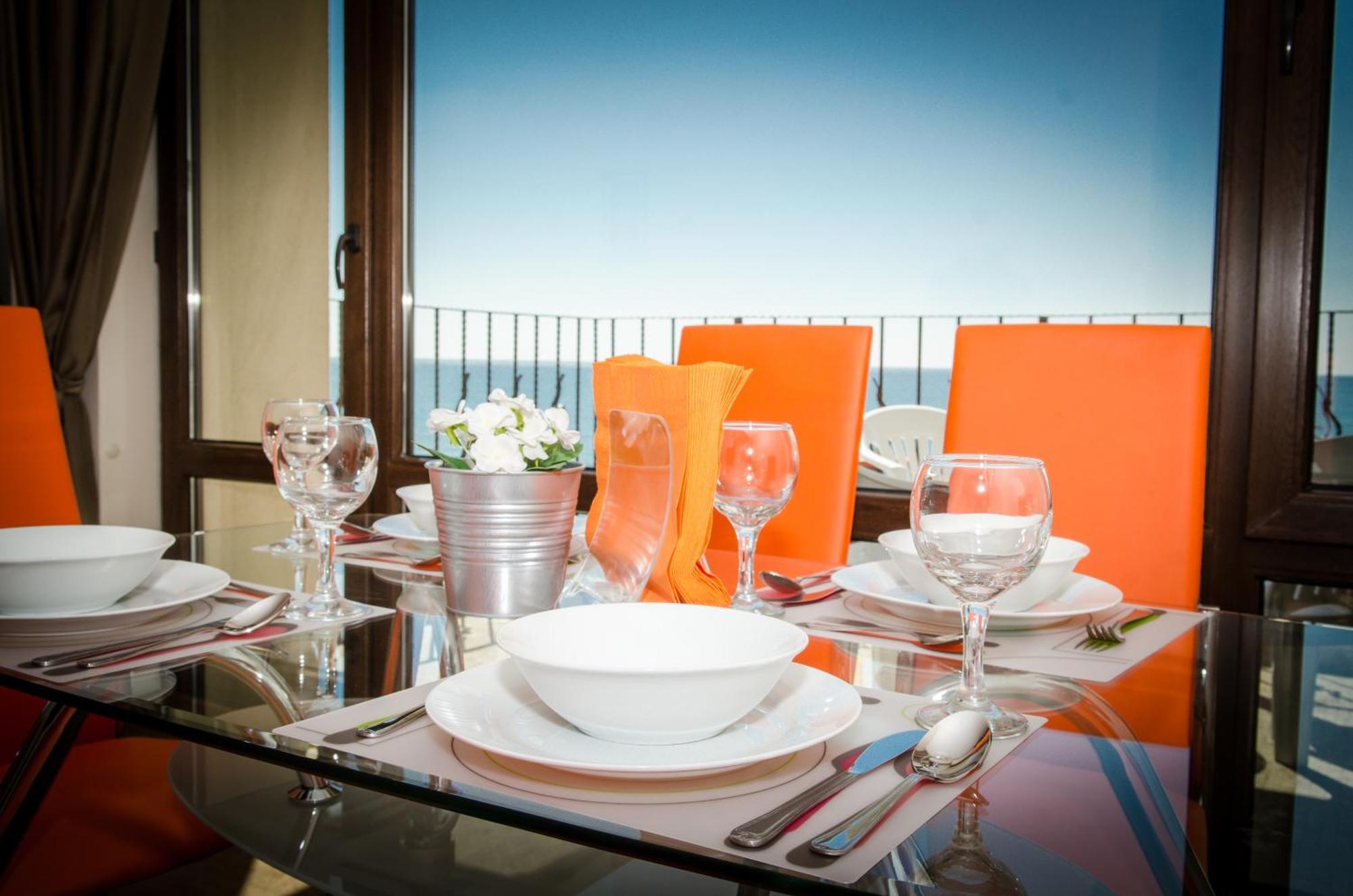 Three-Bedroom Apartment with Balcony (6 Adults + 2 Children)