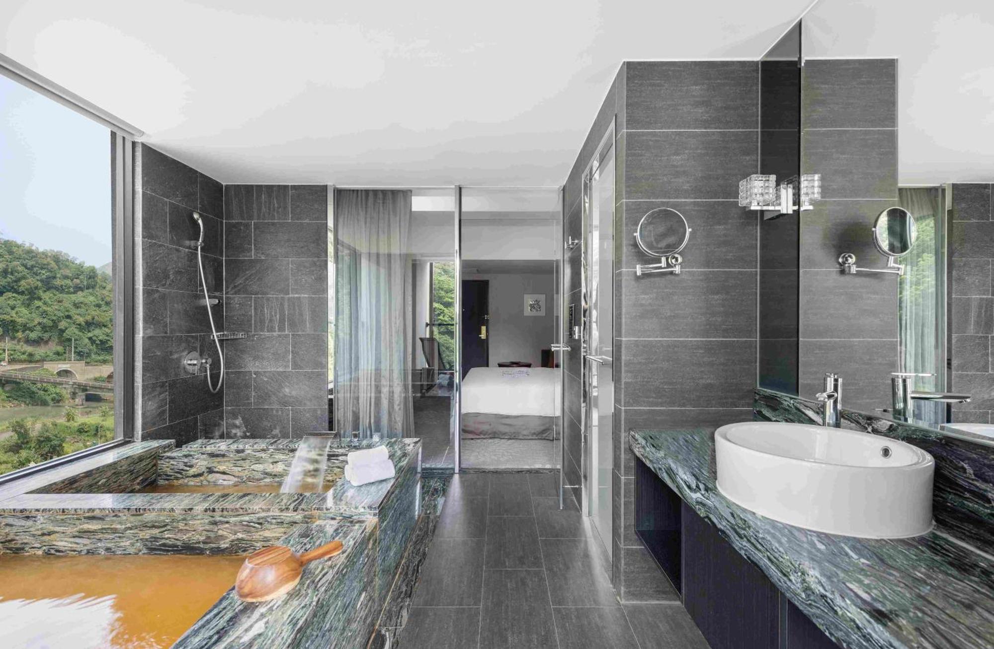 Luxury King Room Mountain View