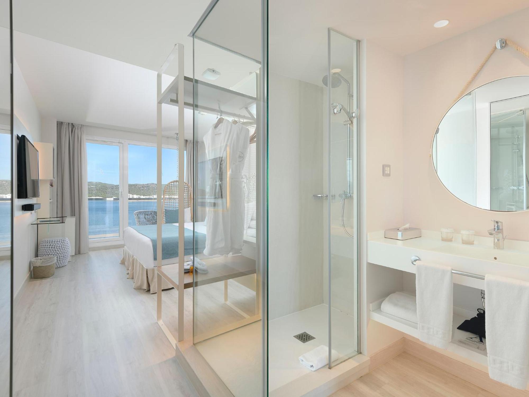 Deluxe Double or Twin Room Ocean View The One Oh La La,1710276589:JPEG