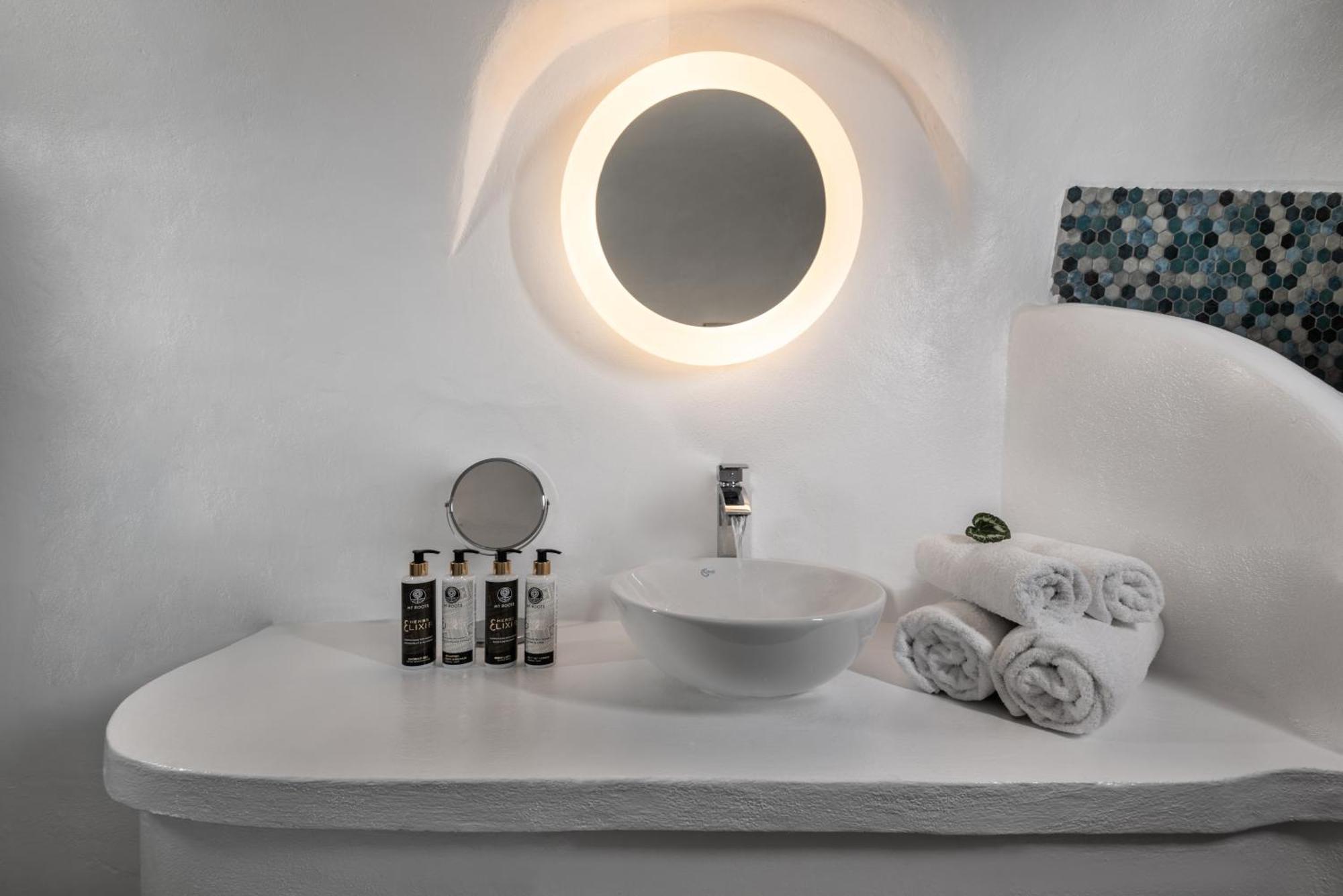 Cave Suite with Hot Tub Caldera & Sea View