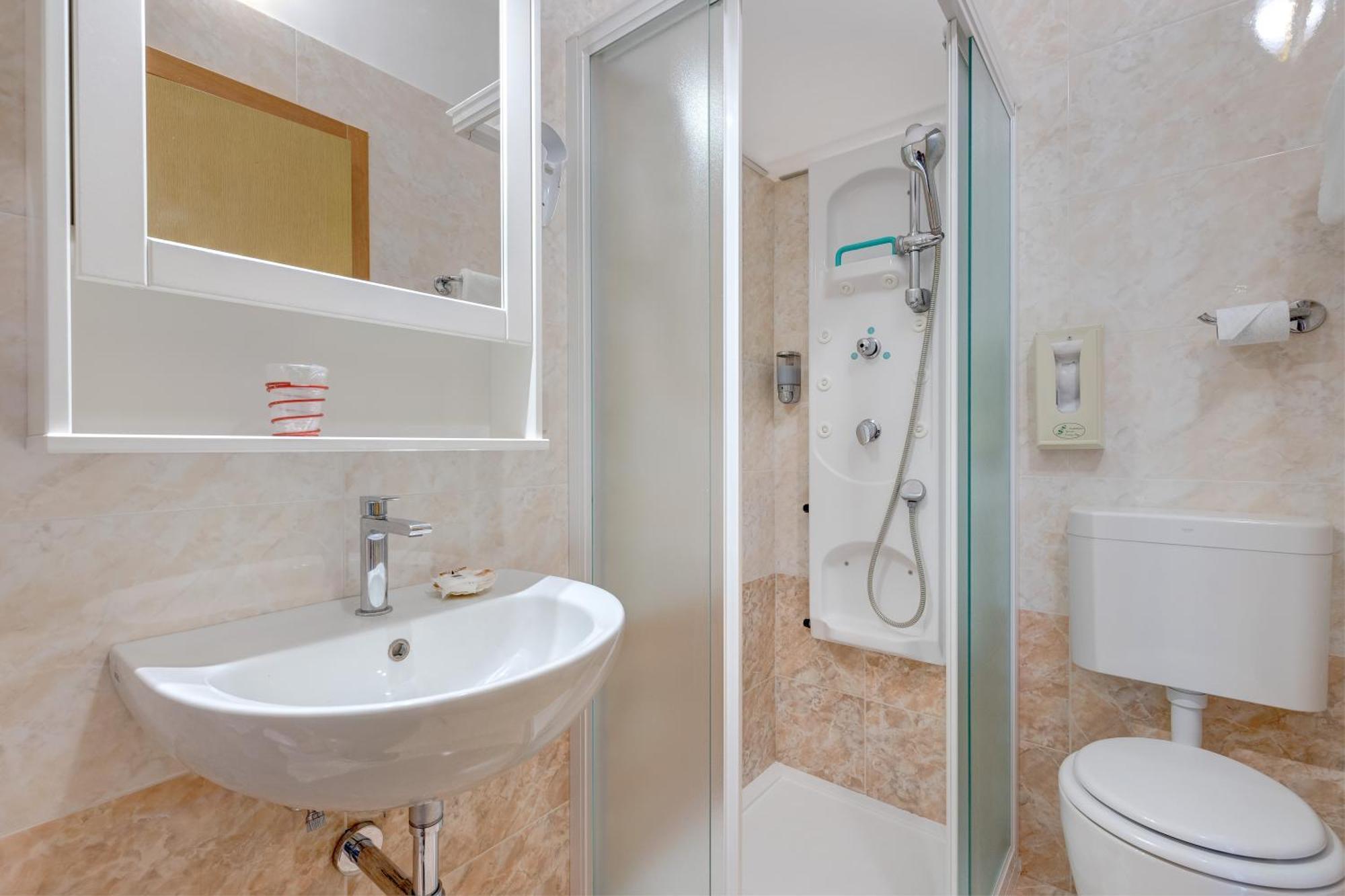 Single Room,1589465405:JPEG