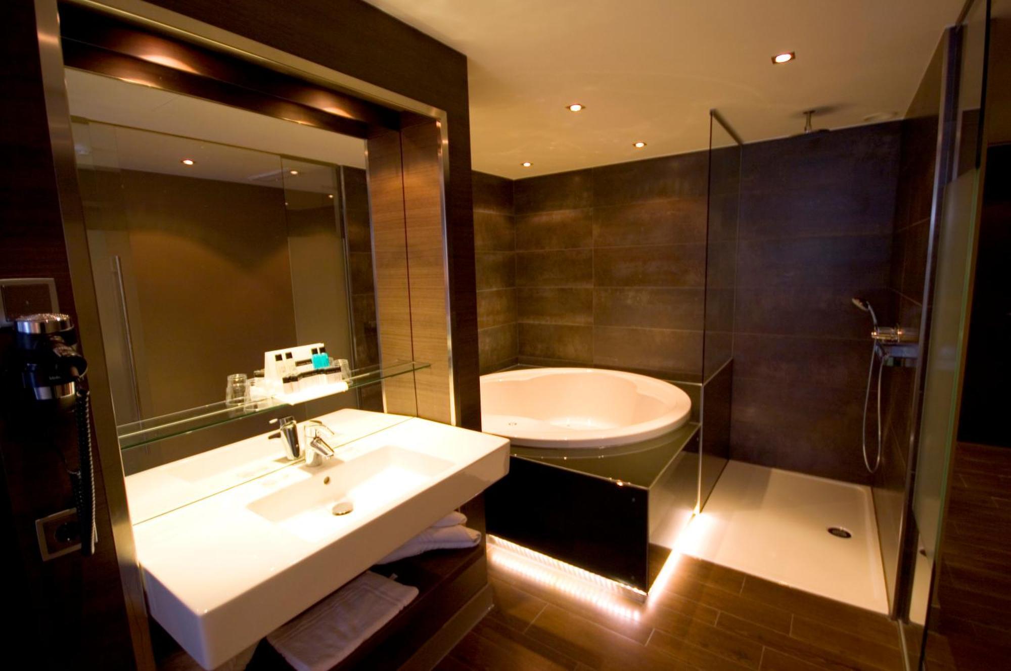 Luxury Superior Room Spa Bath