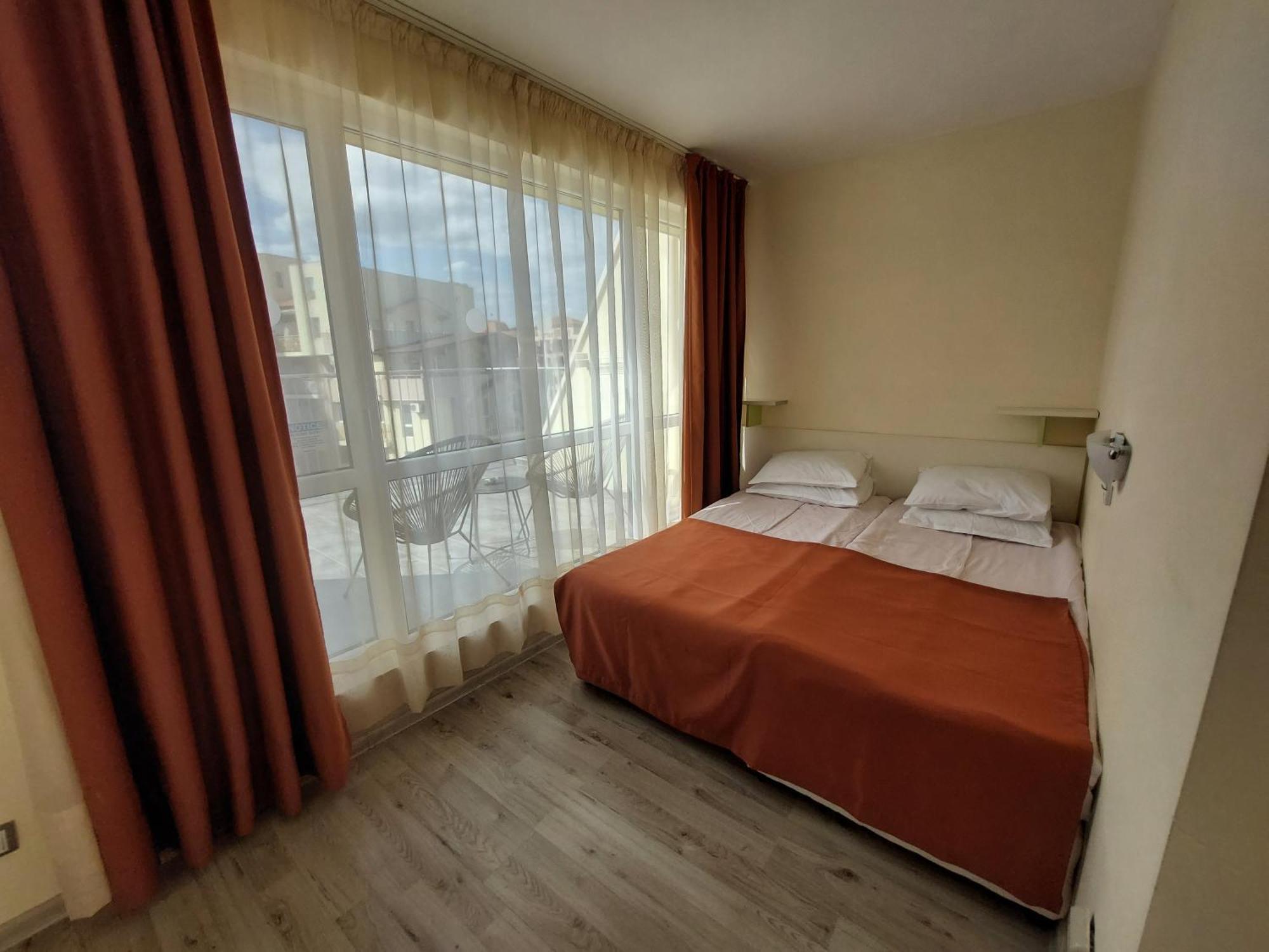 One-Bedroom Apartment,1589617921:JPEG