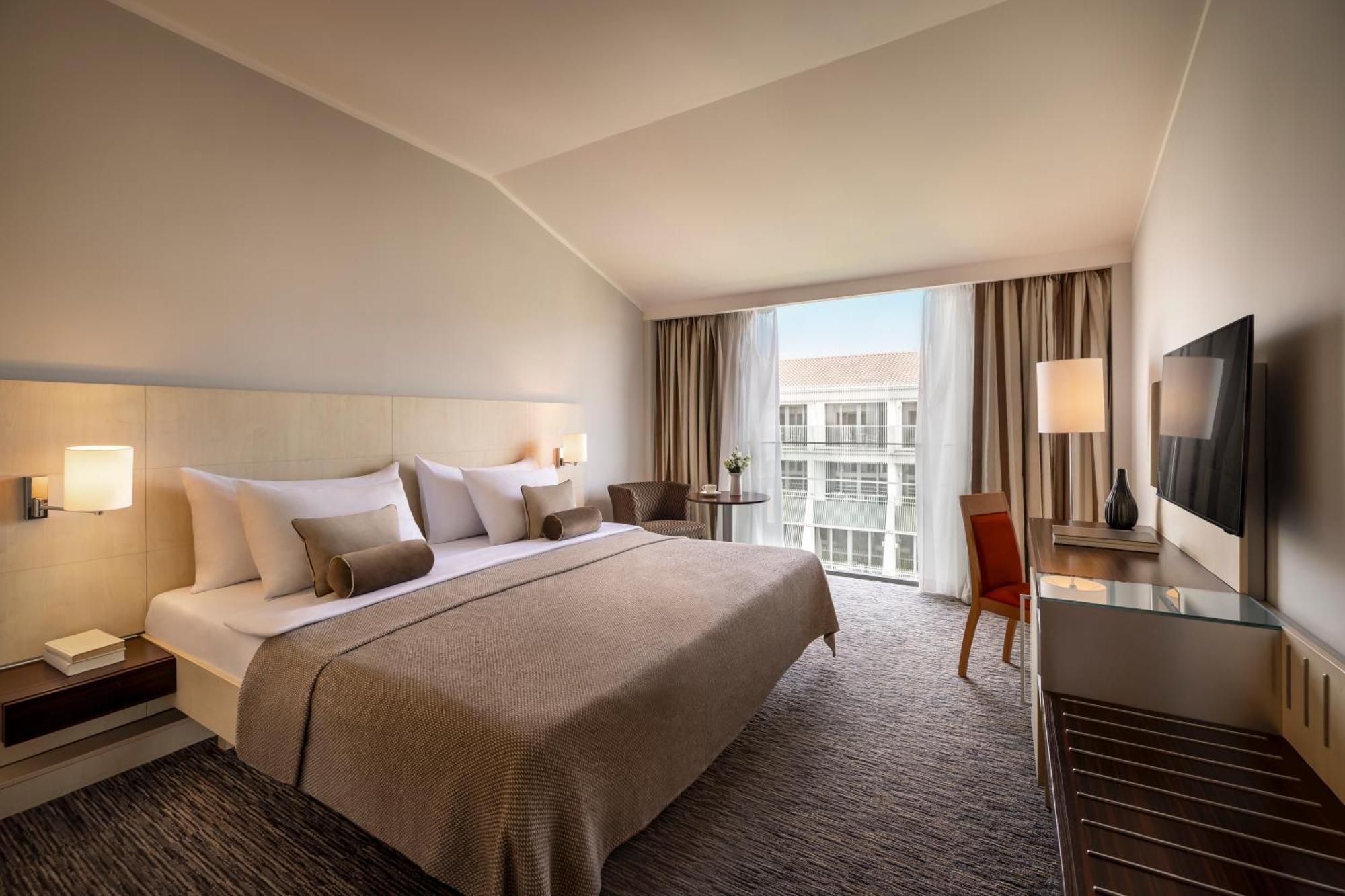 Room for 2+1