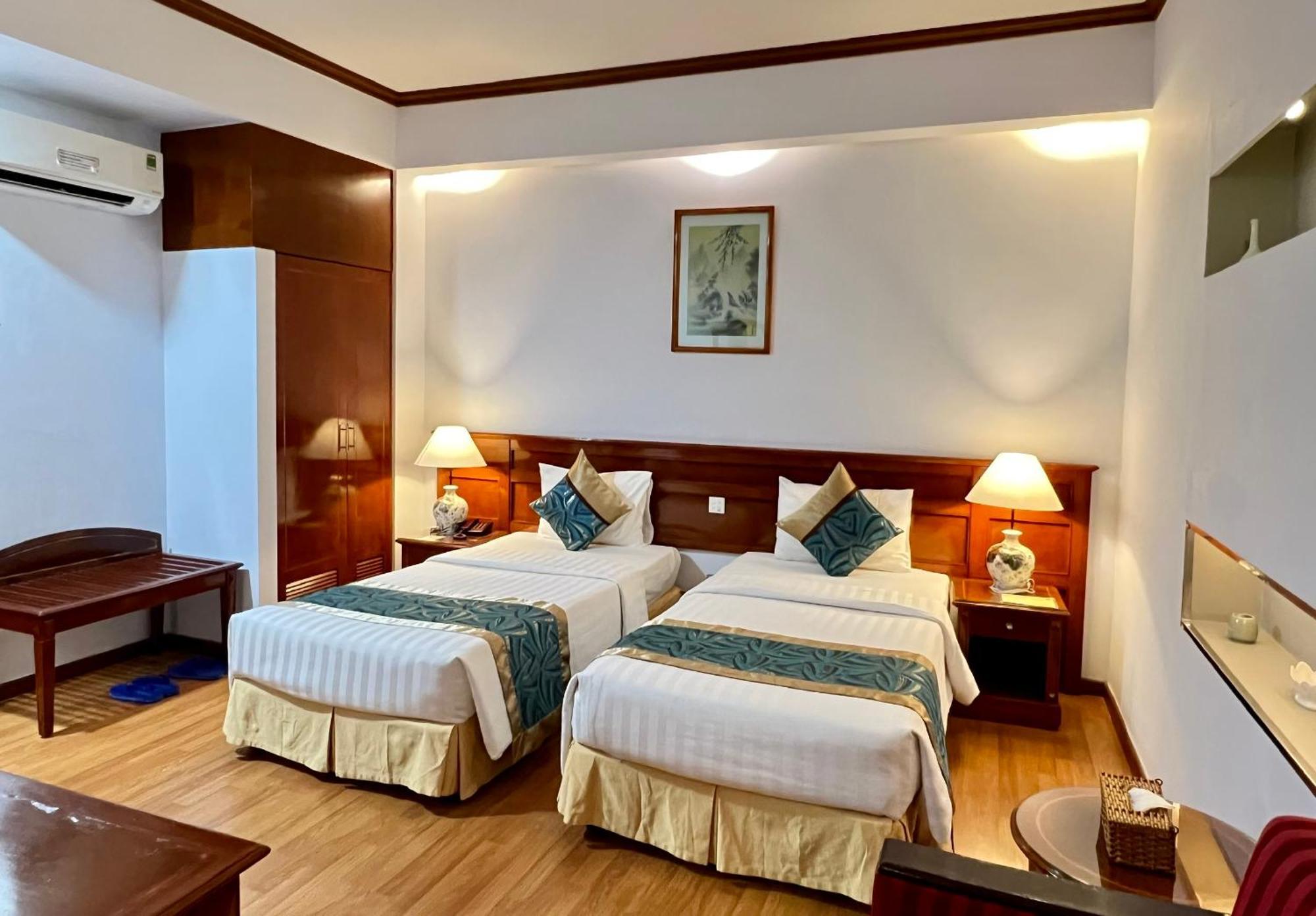 Oscar Elegant Twin Room