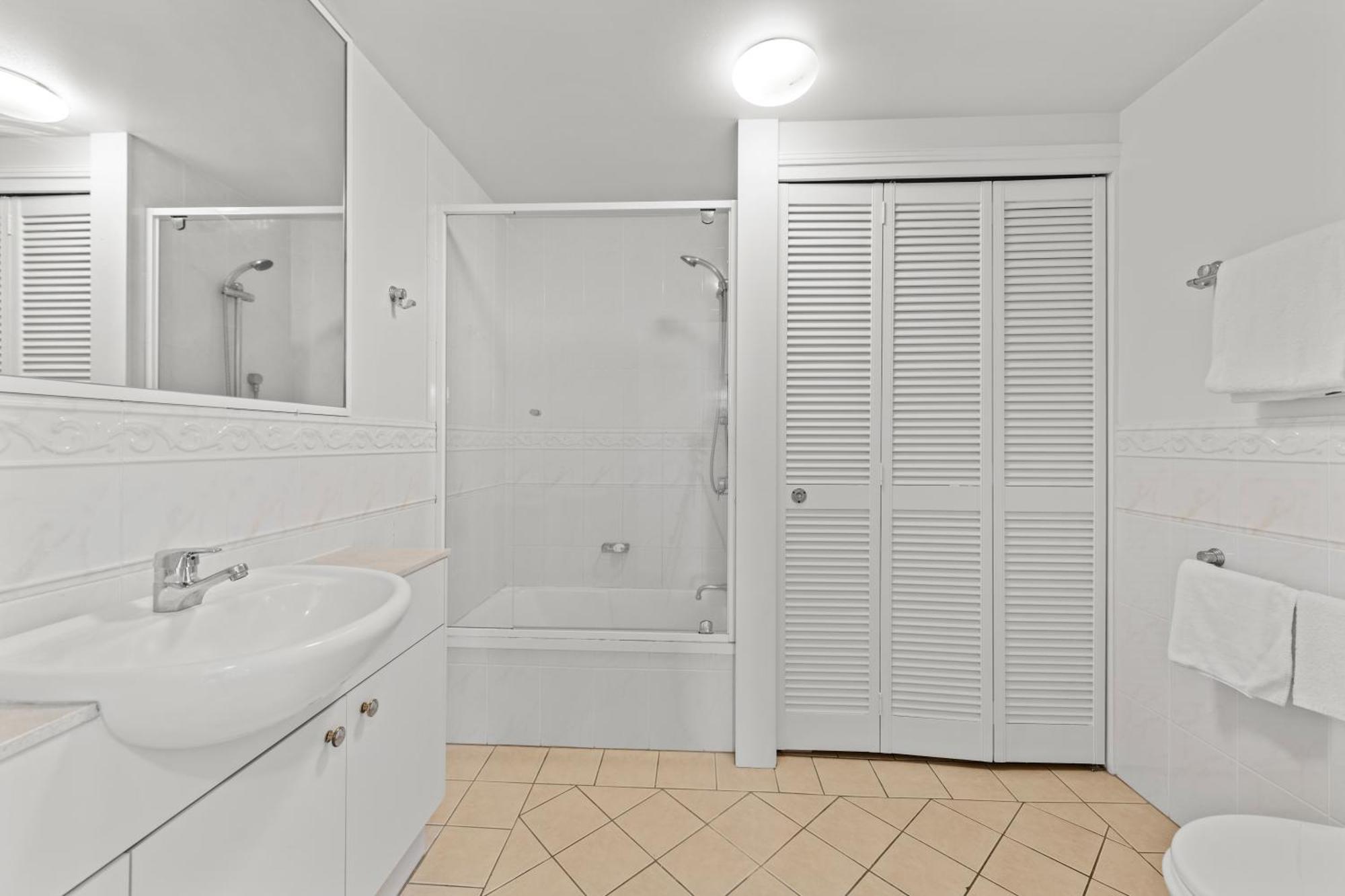 Two-Bedroom Apartment 2 Queen Beds