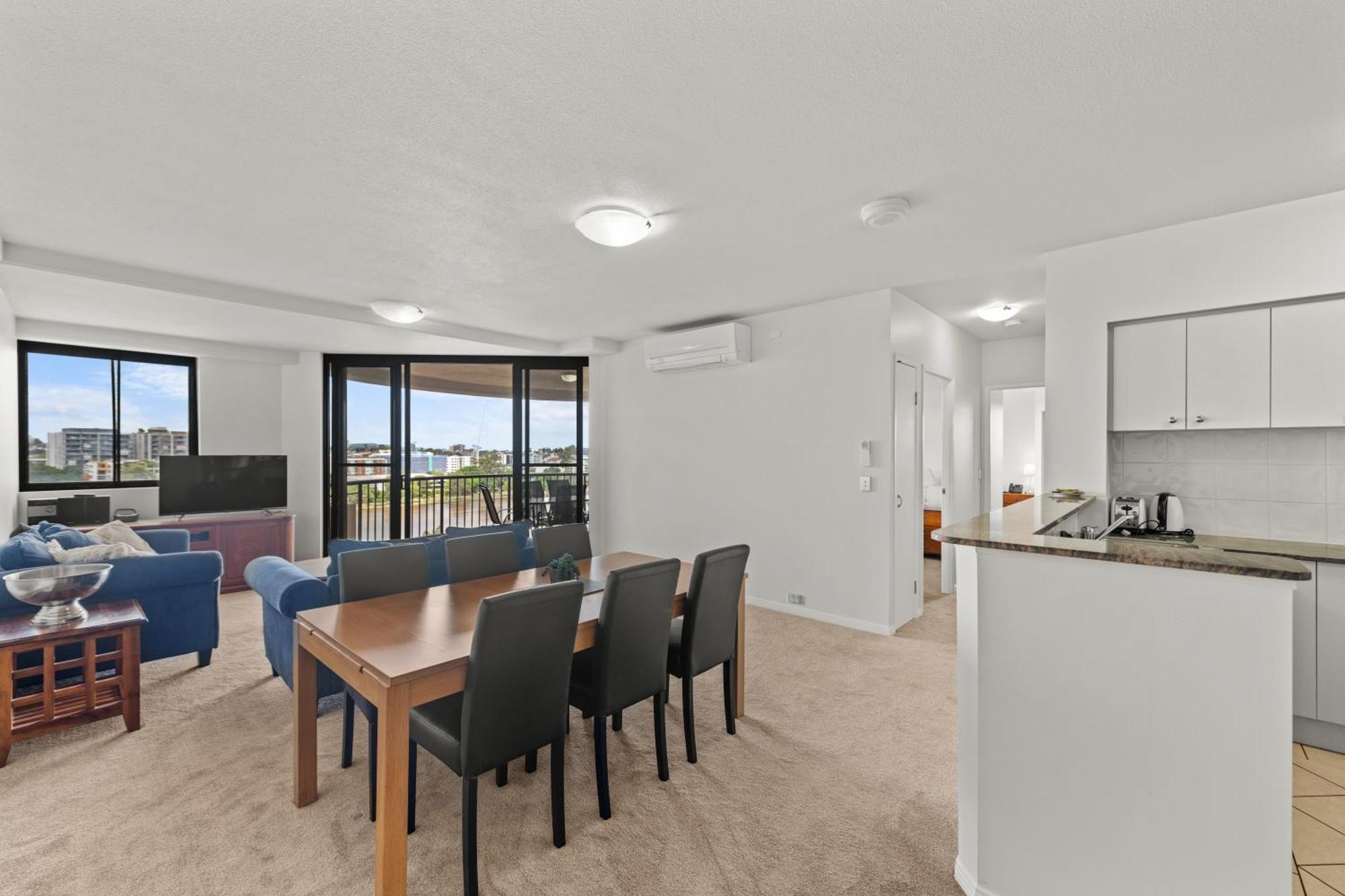 Two-Bedroom Apartment 2 Queen Beds