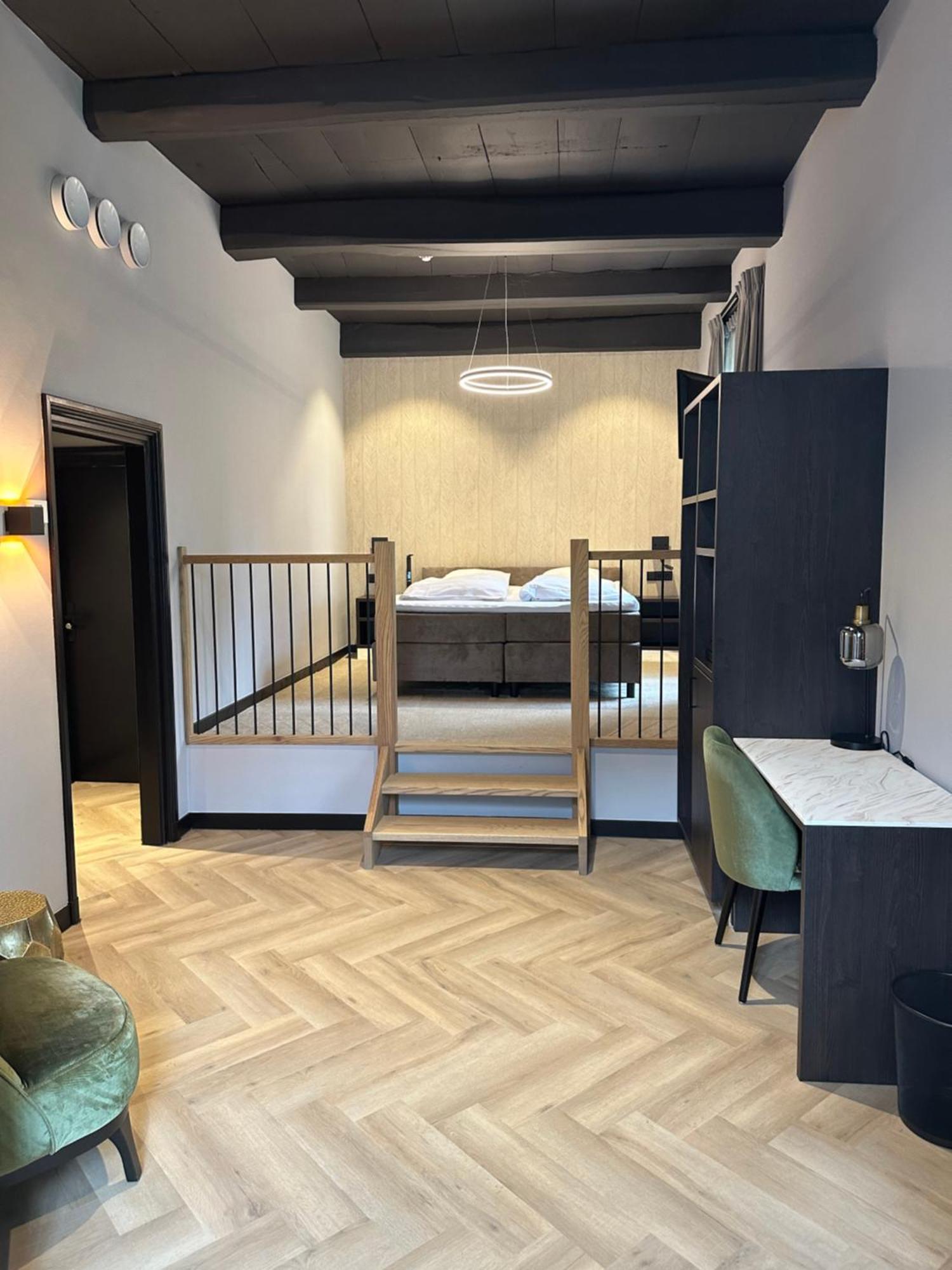 Deluxe Double Room Shower