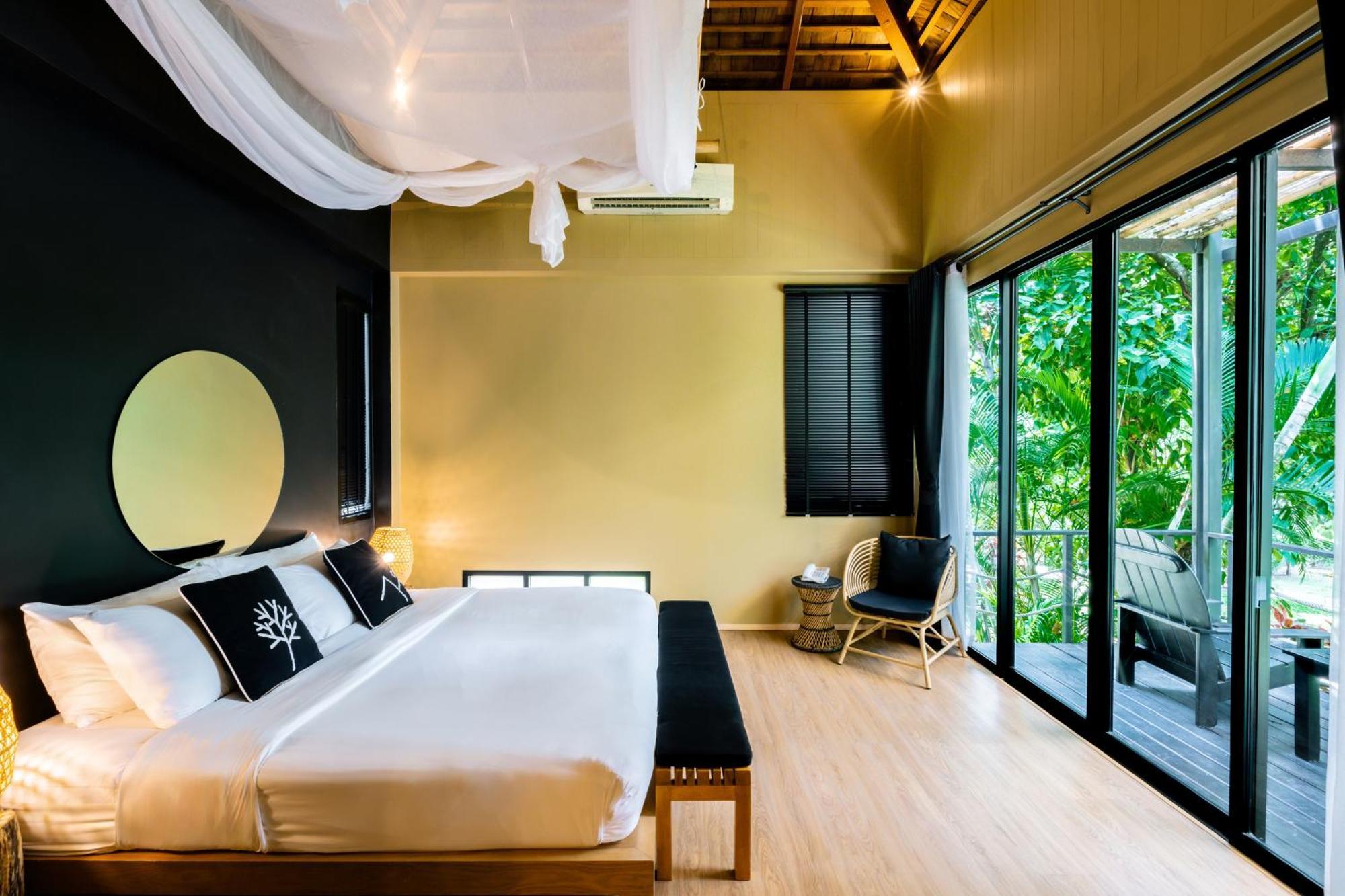 Studio Villa with Garden View Free Kayak, Paddle Board and Playground
