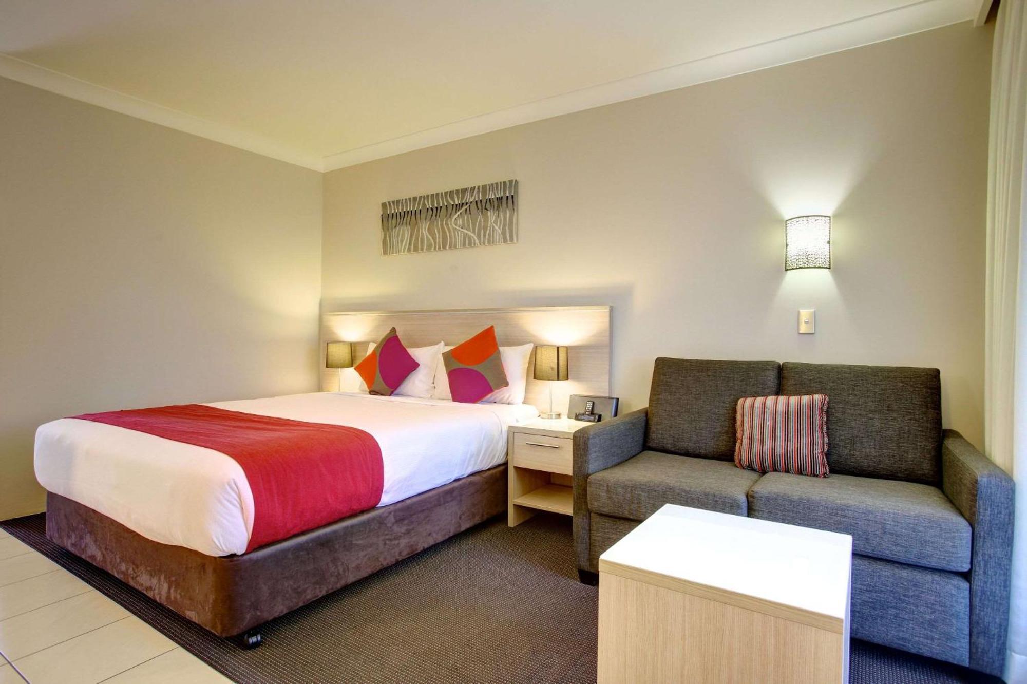 Hotel Style Queen Room