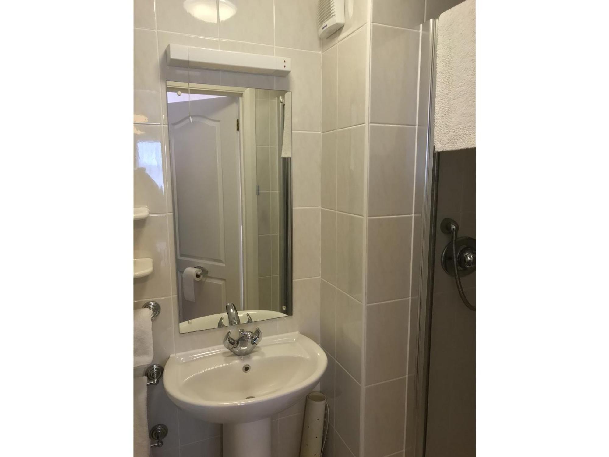 Double Room Private Bathroom