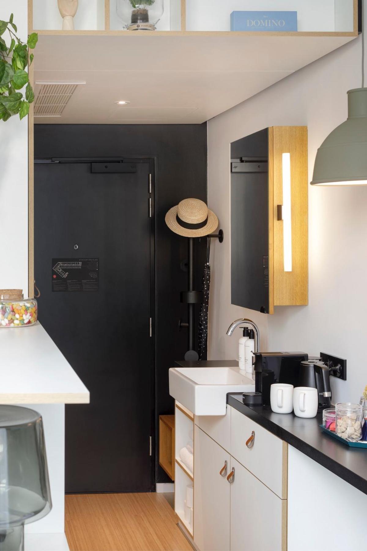 Zoku Room
