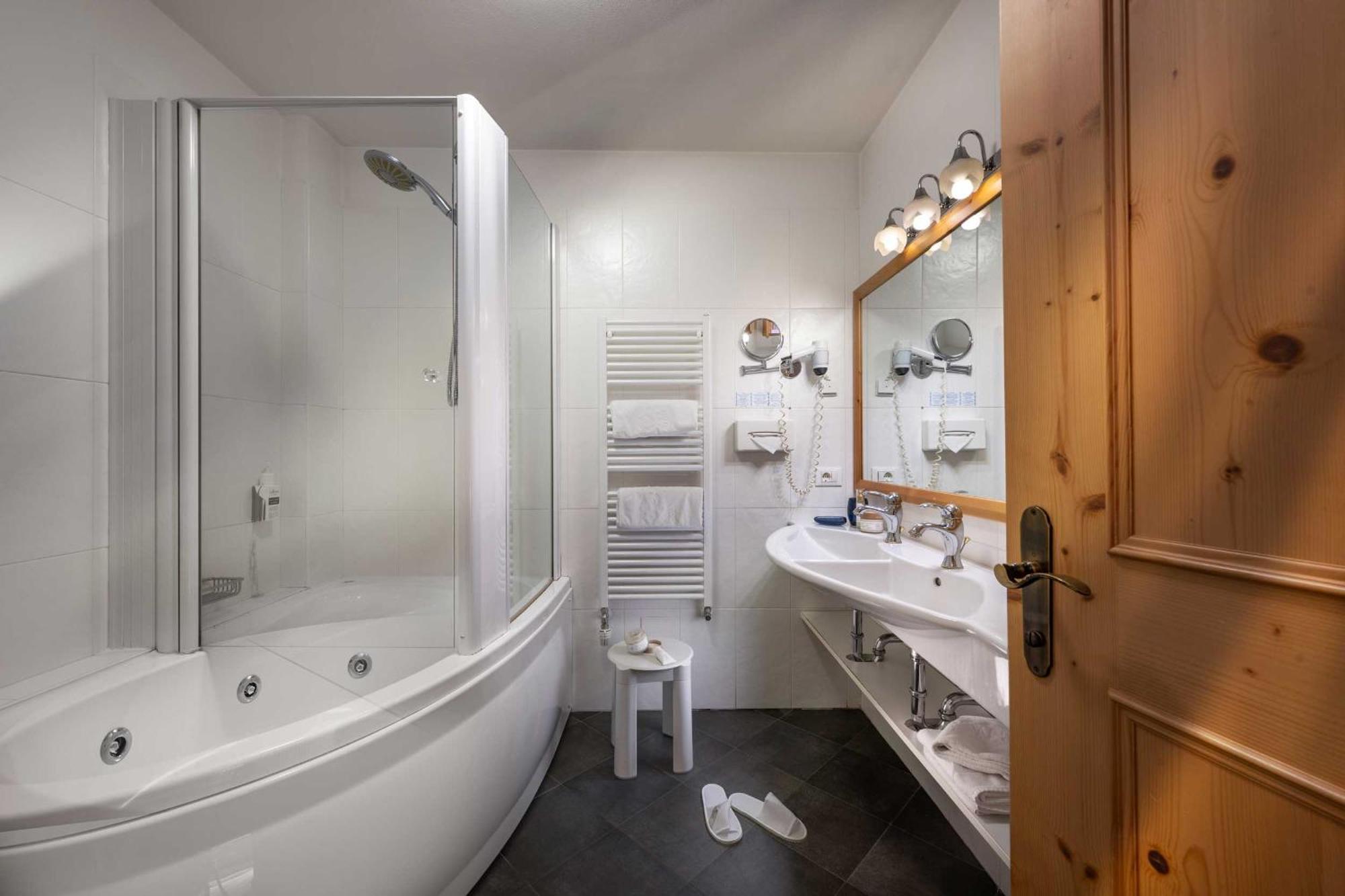 Family Suite,1594671661:JPEG