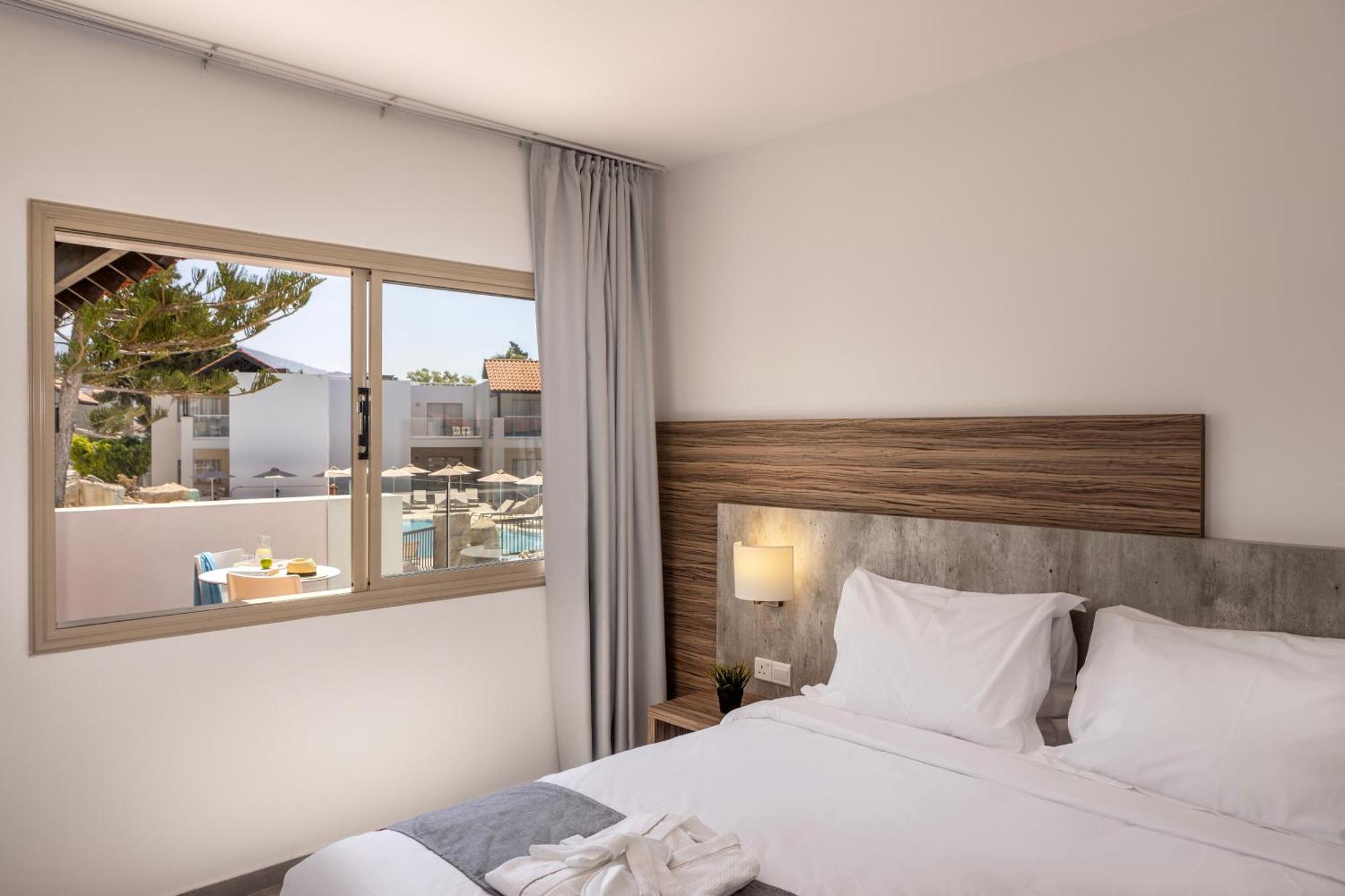 Suite with Side Sea View