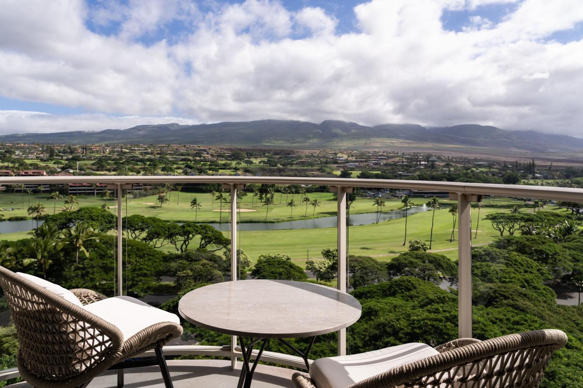 Kukahi  – King Room with Premium Resort View