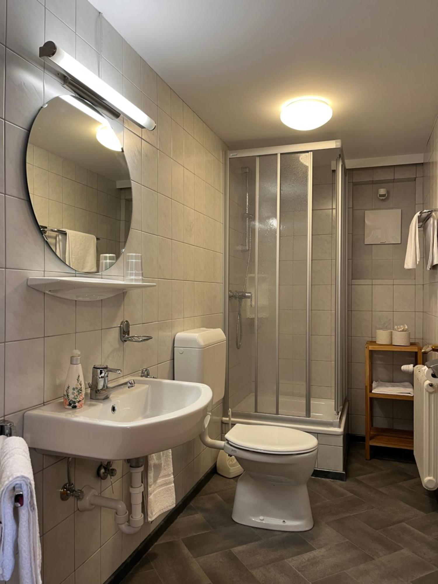 Kleines Familienzimmer mit Balkon