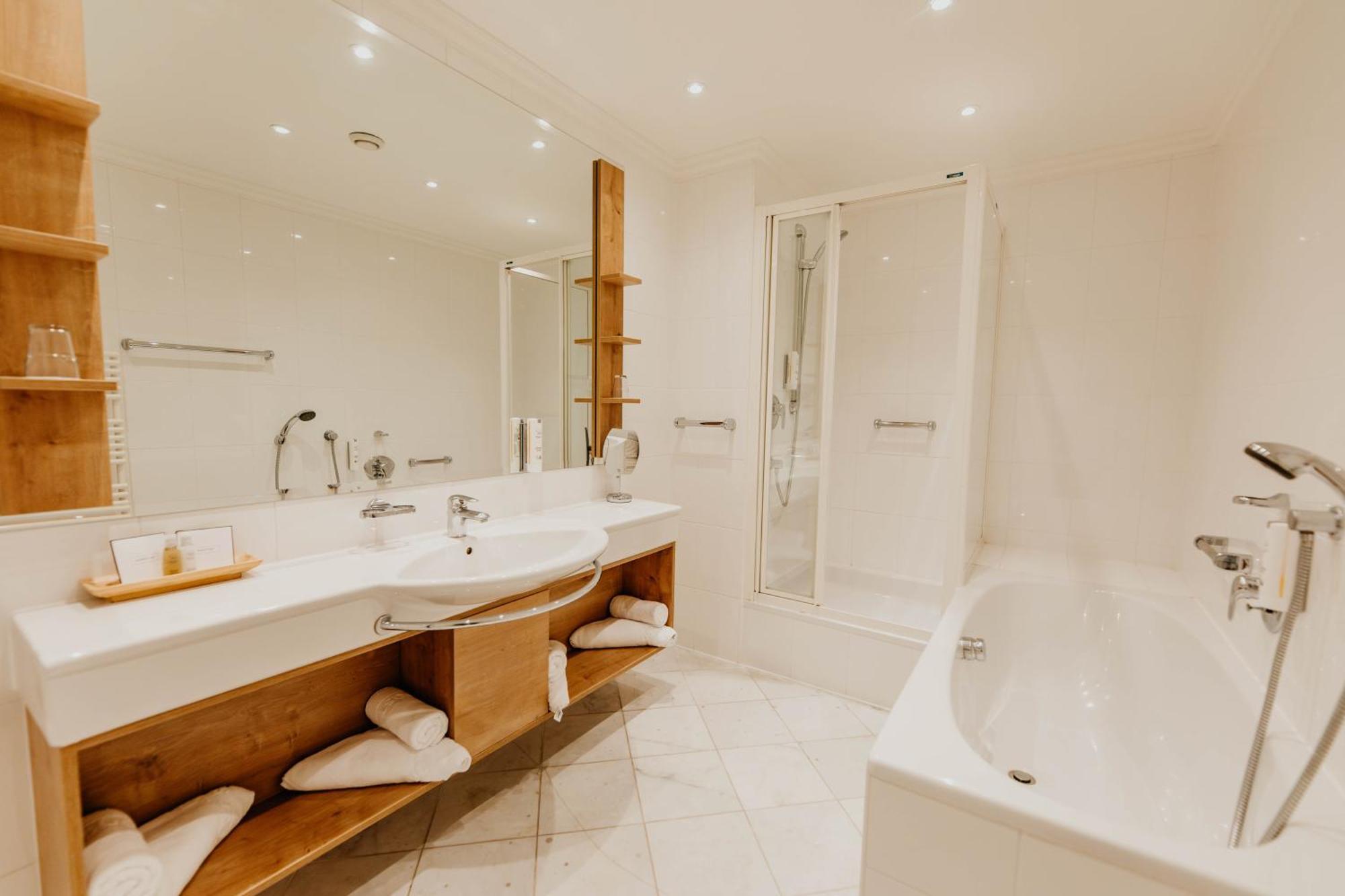 Suite con 2 Camere da Letto e Balcone