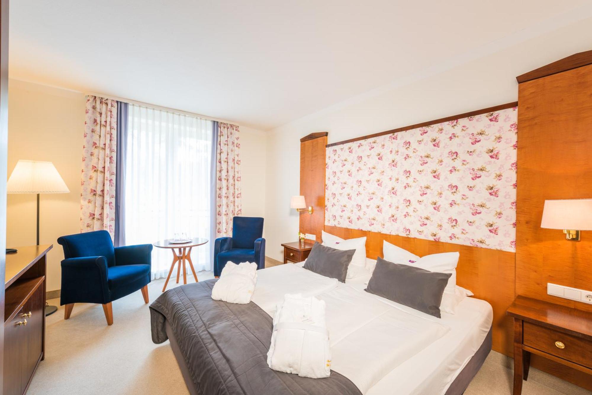 Doppelzimmer im Souterrain mit Terrasse