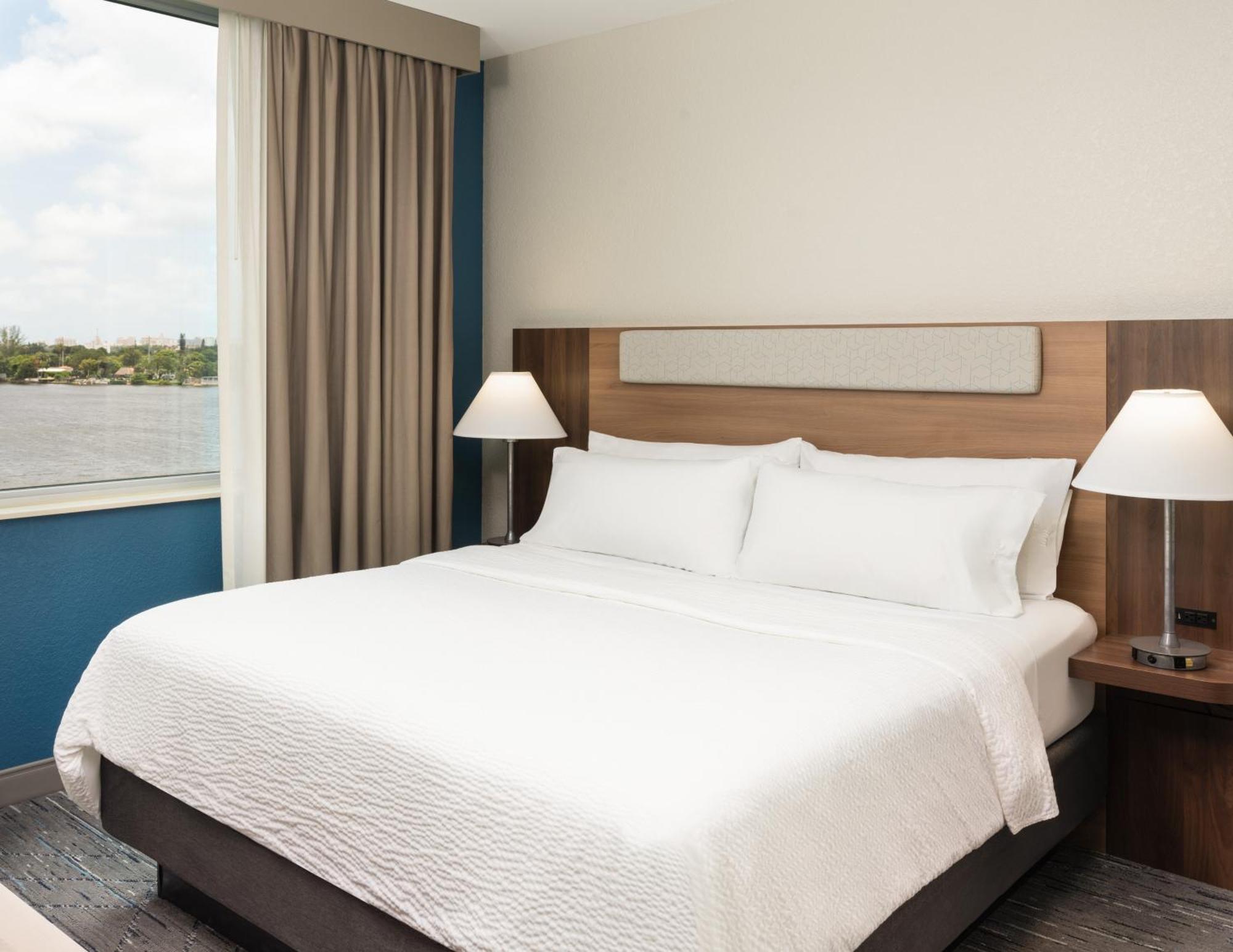 King Suite with Lagoon View