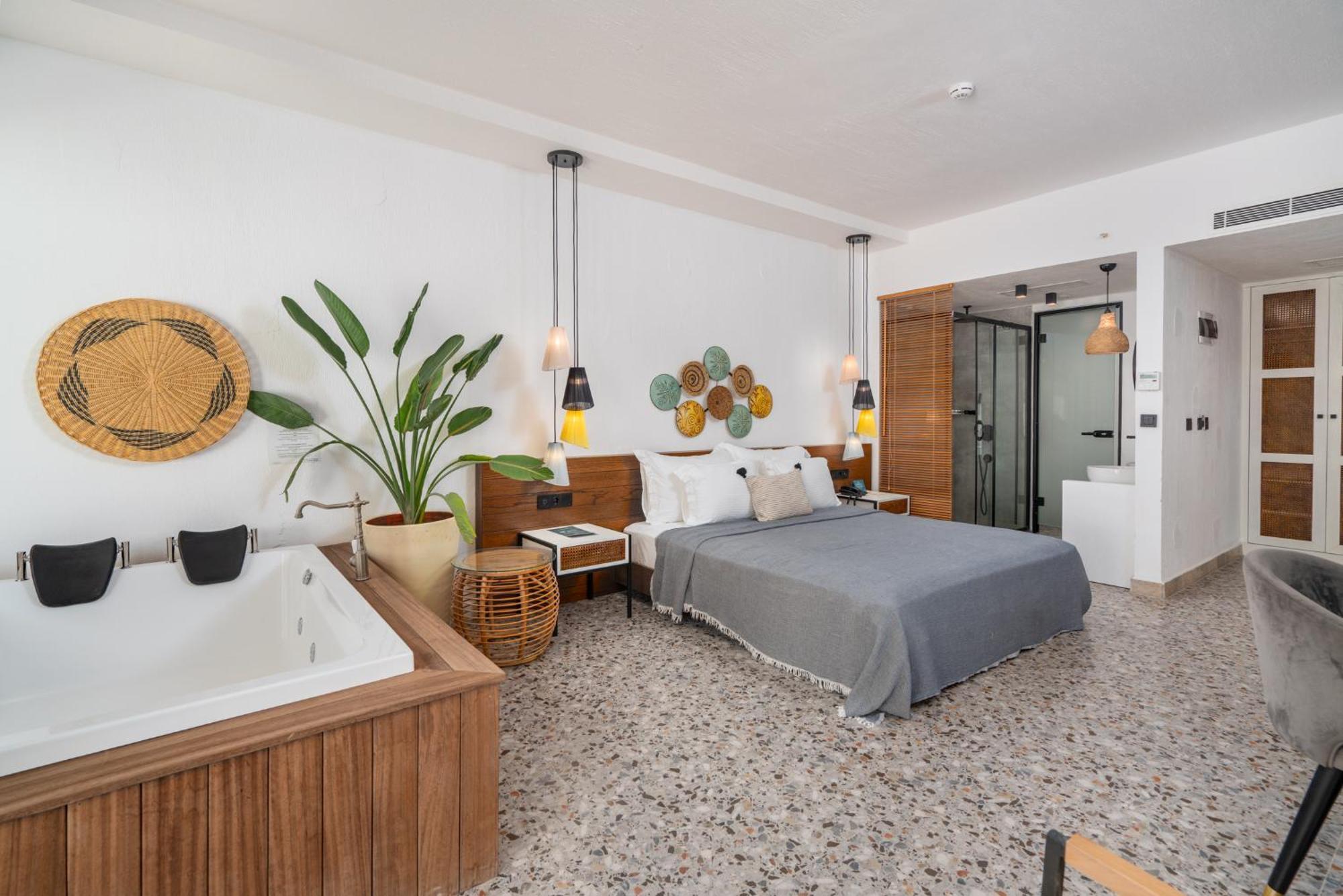 Royal Honeymoon Room