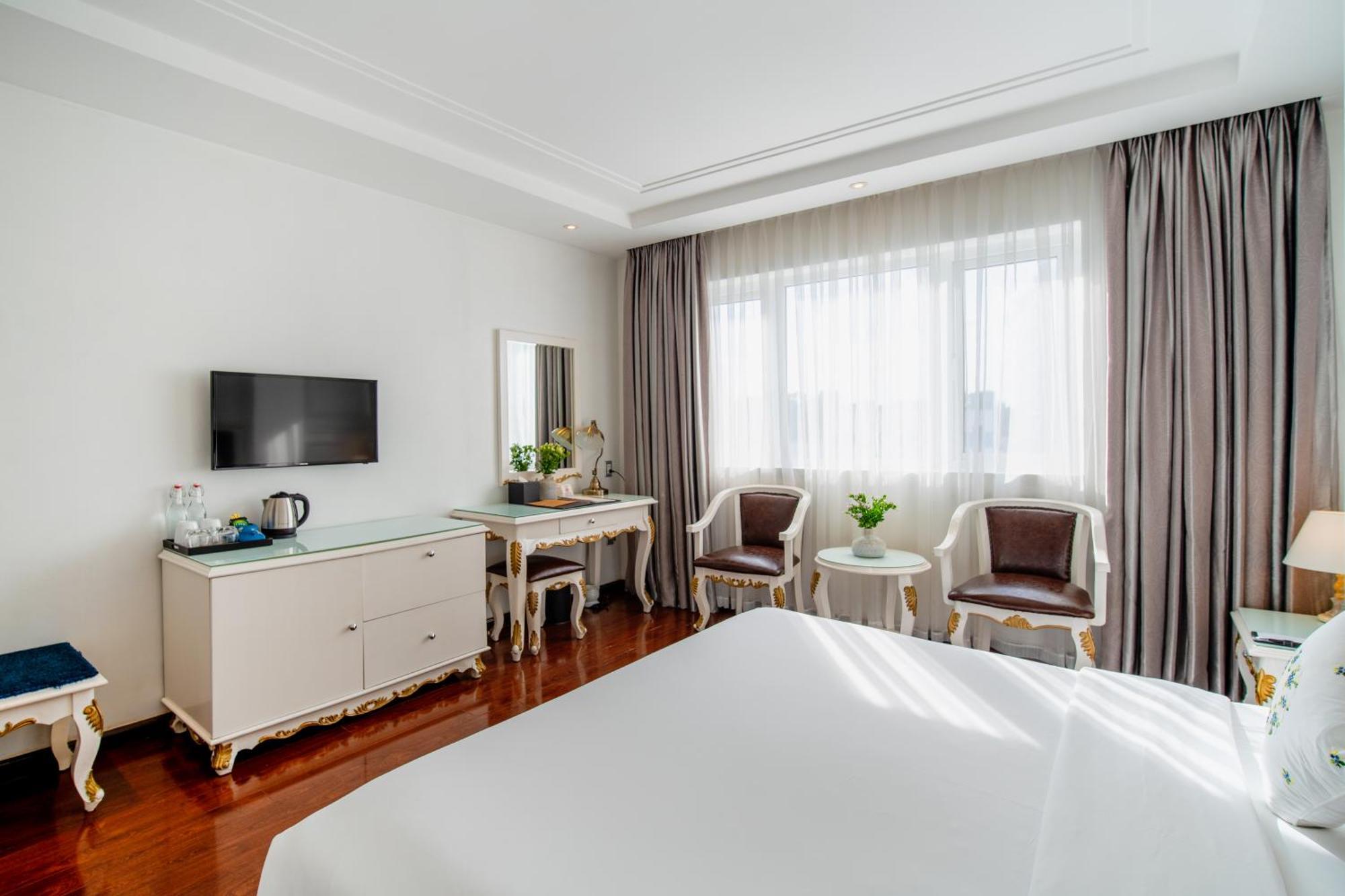 Saigon Signature Premier Room One Time Happy Hours