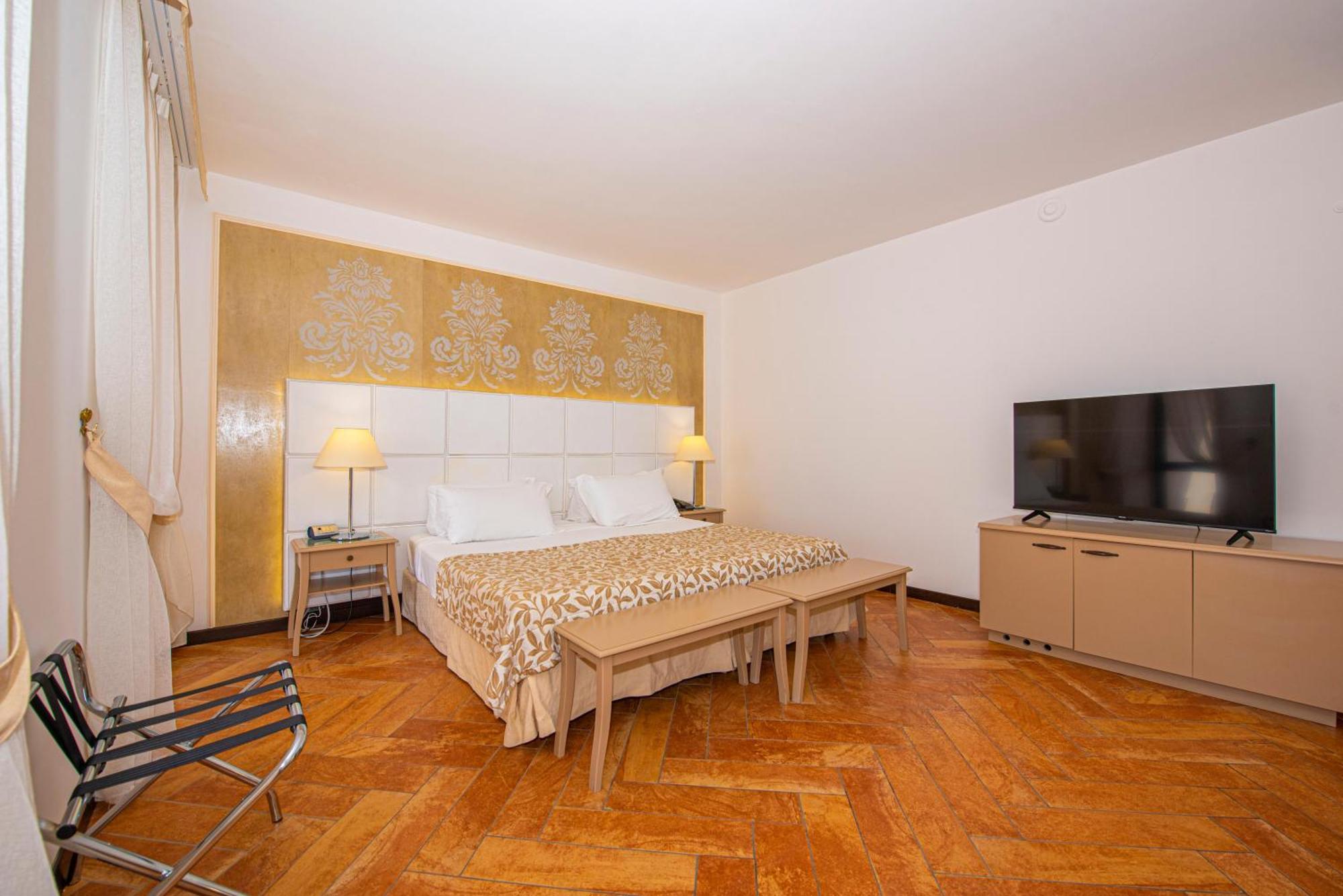 Luxury Triple Room