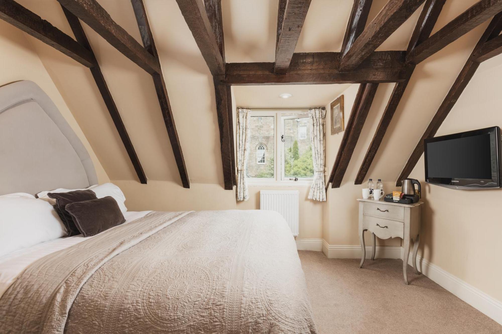 Courtyard Classic Room