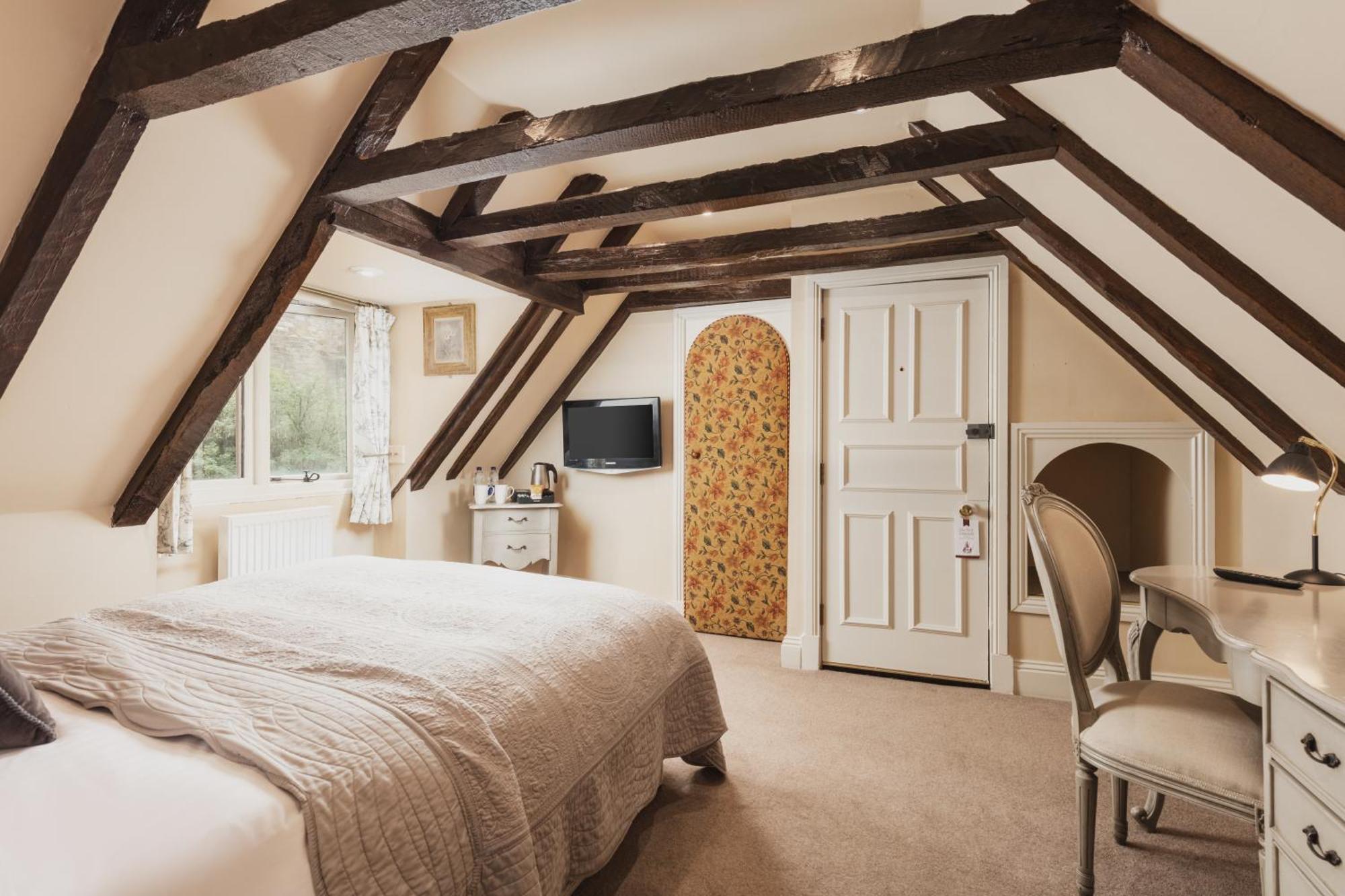 Courtyard Classic Room