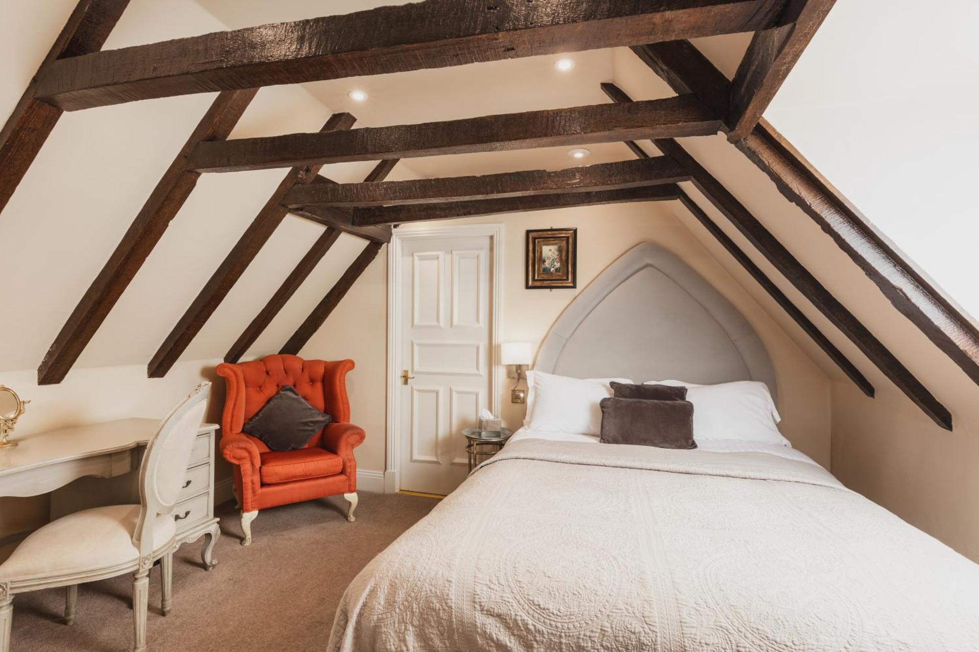 Courtyard Classic Room