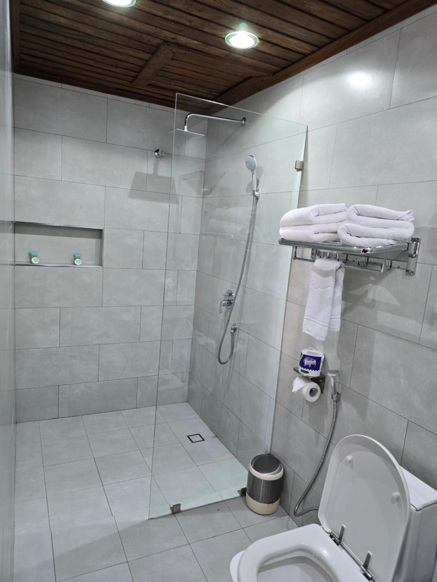Chambre Double - Vue sur Piscine