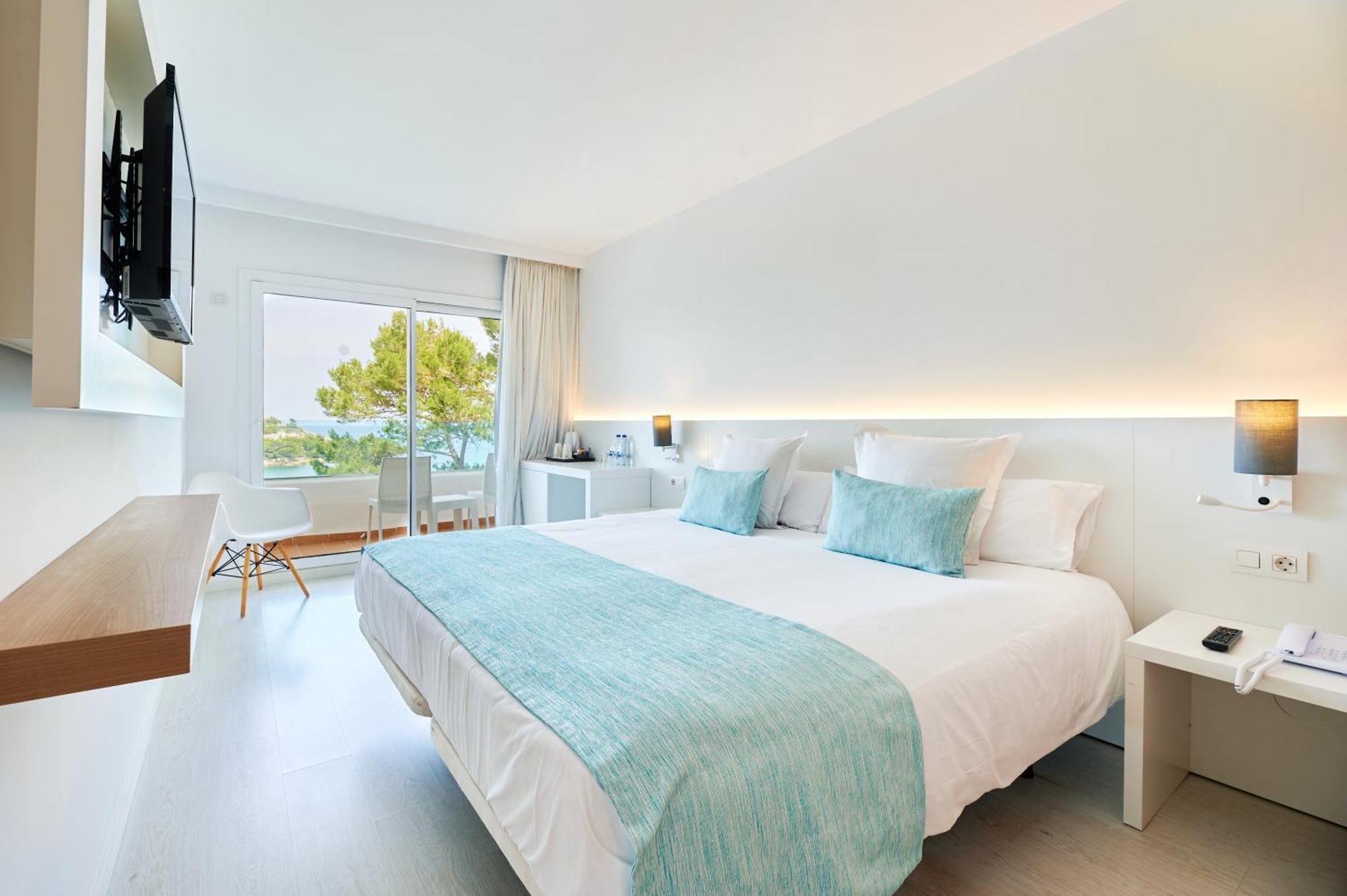 Double Frontal Sea View