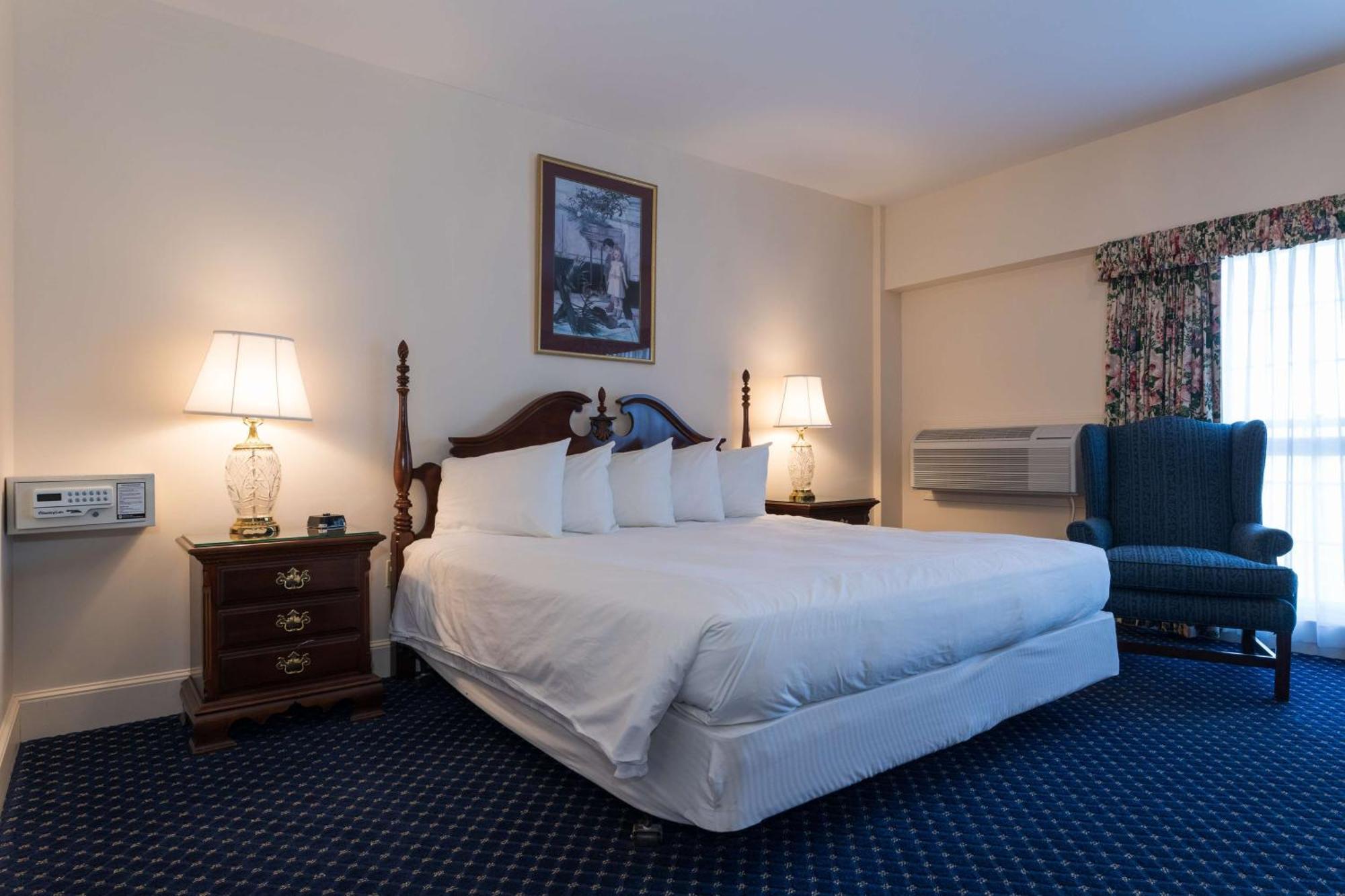 Accessible King with a fireplace Mizzentop 1st Floor
